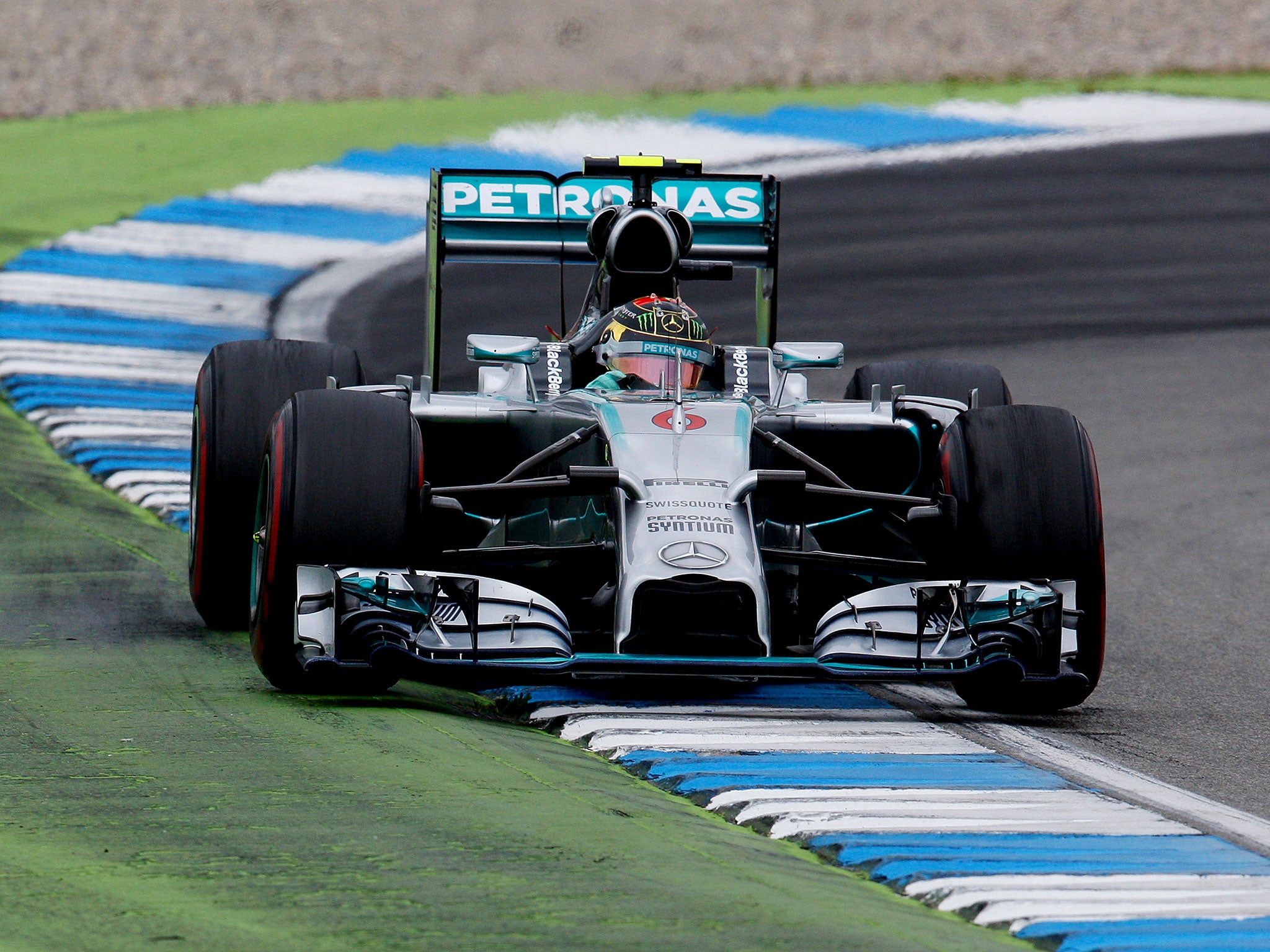 Nico Rosberg powers forward in Hockenheim