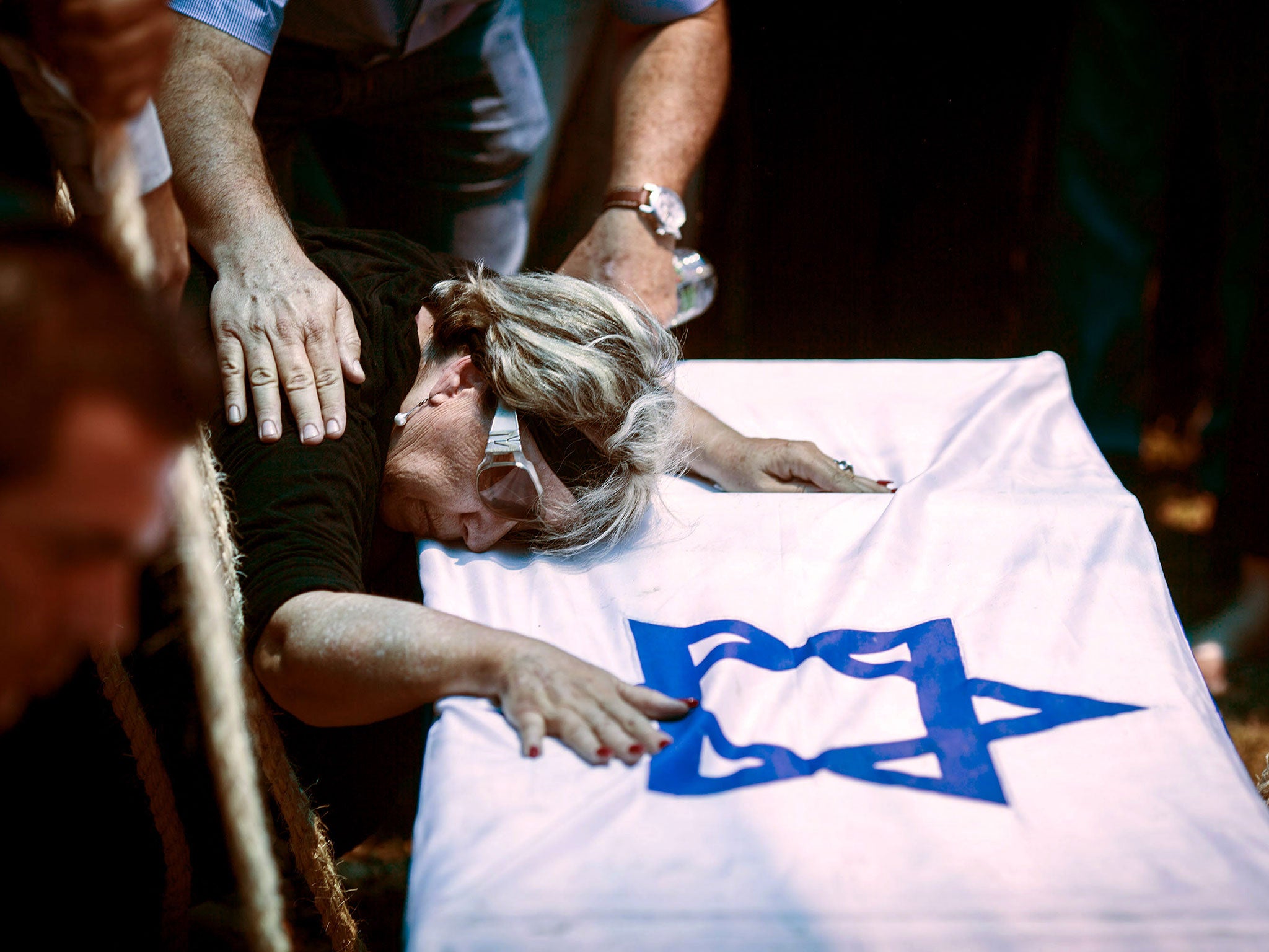 Family members mourn the Israeli soldier Major Tsafrir Bar-Or