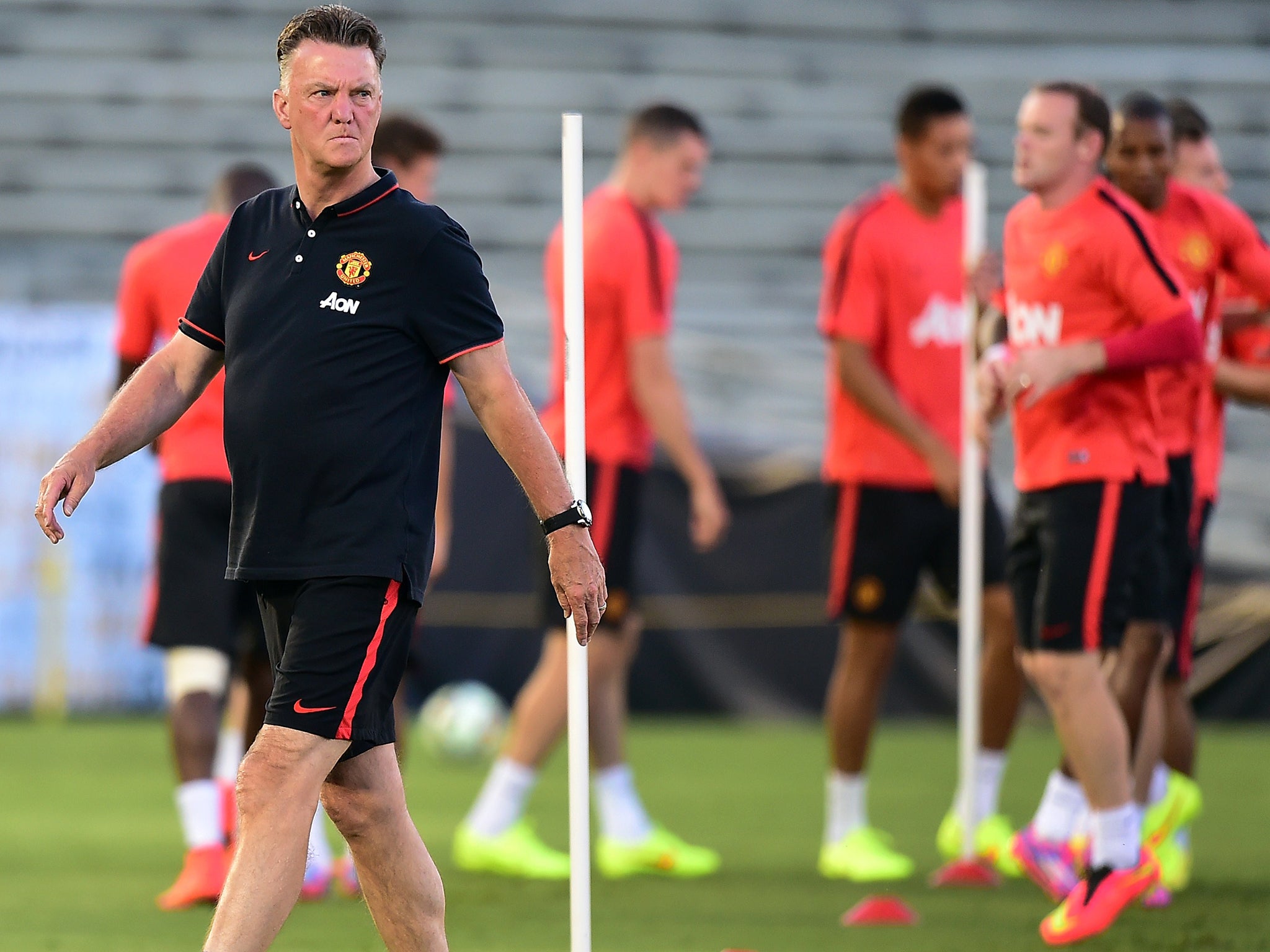 Louis van Gaal takes a Manchester Unite training session