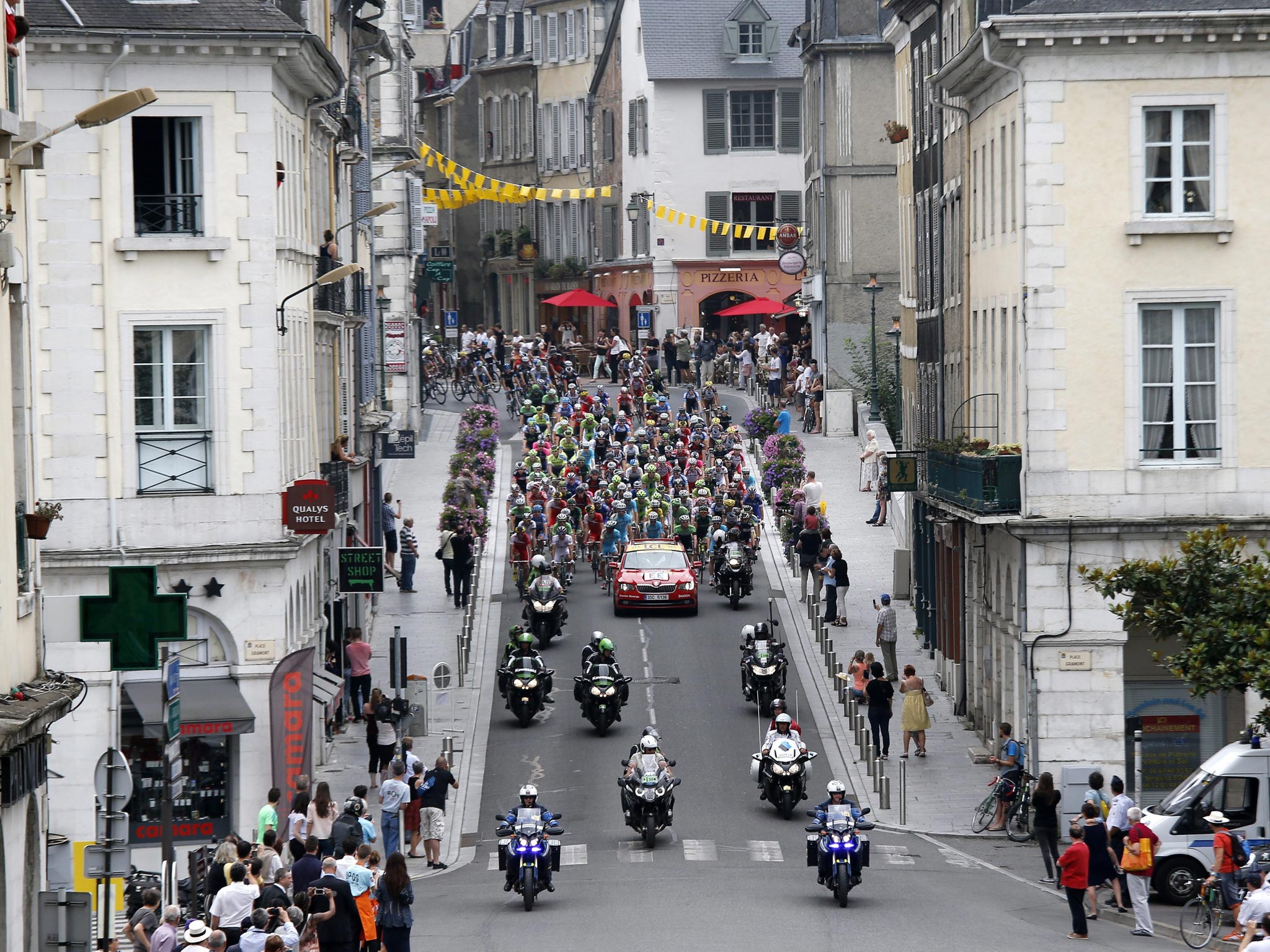 The peloton sets off through the streets of Pau at the start of yesterday’s 18th stage