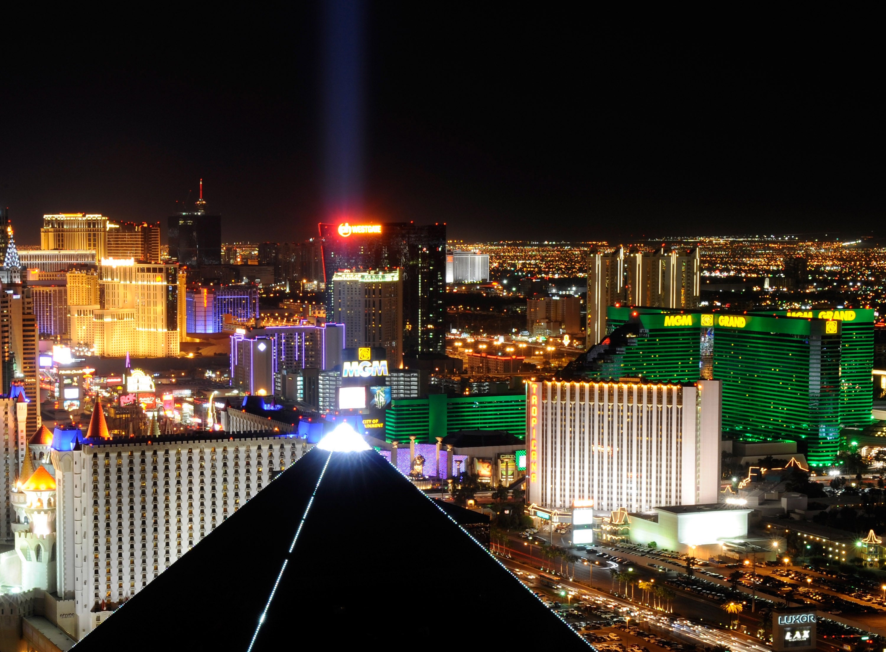 Ah, Vegas, quite possibly the most wheelchair accessible city on earth. I have never felt as independent and free to move around as much as I did in Las Vegas. The streets are smooth and flat, there are large dipped kerbs on every pavement, ramps, lifts,