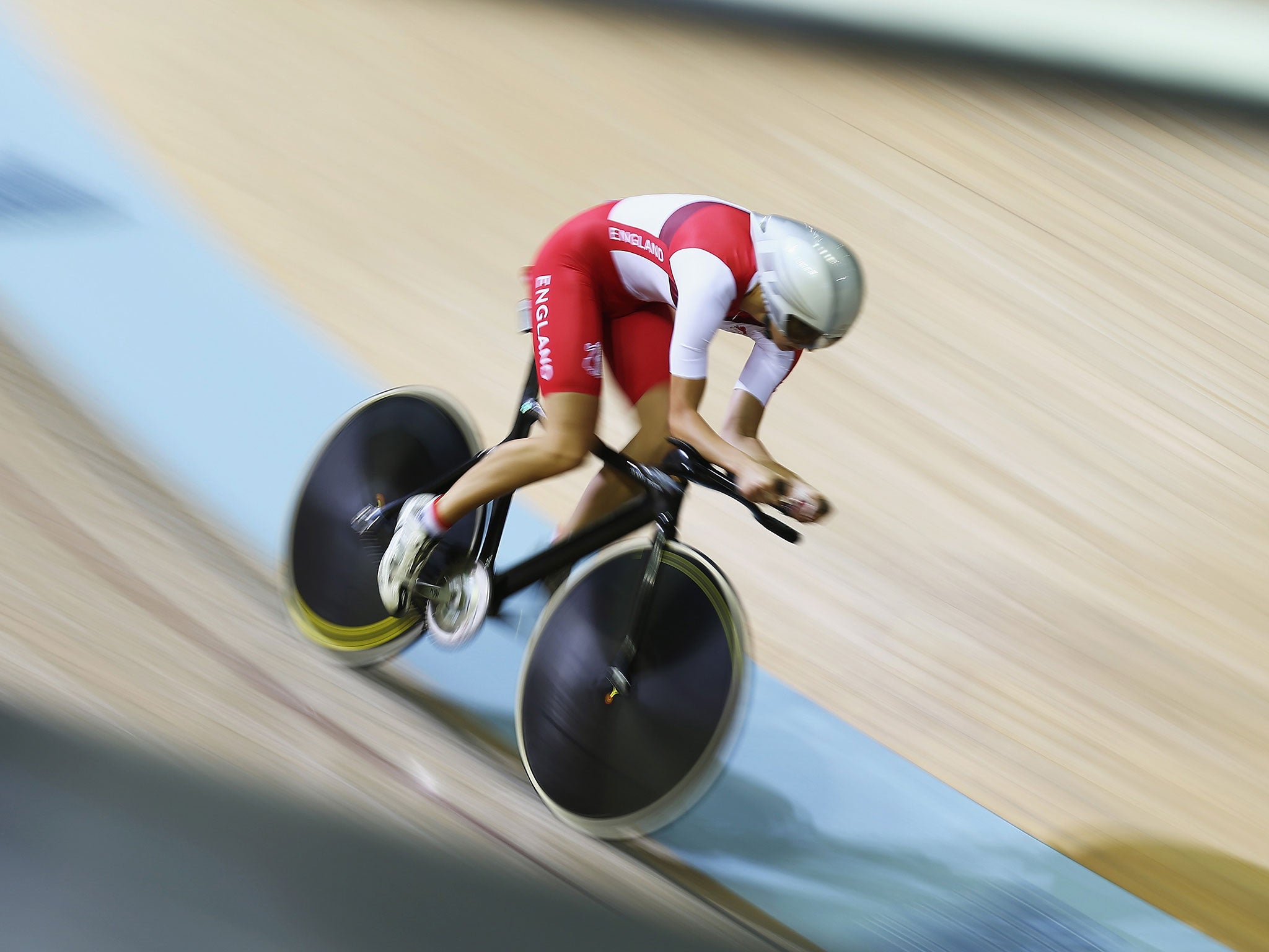 Joanna Roswell of England competes in the Women's 300m Individual Pursuit Qualifying at Sir Chris Hoy Velodrome