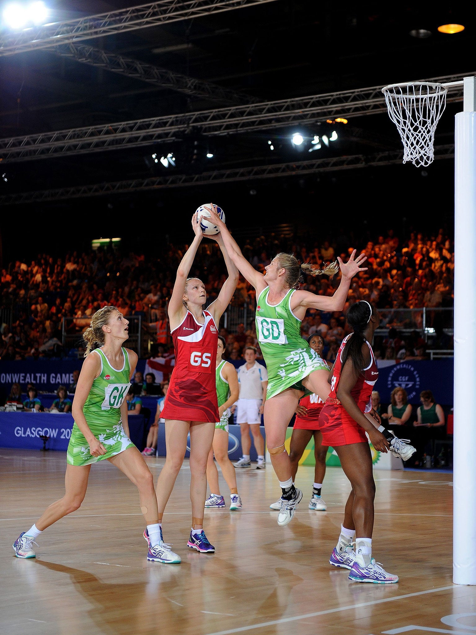 Jo Harten shoots over Wales’ Ursula Pritchard during
England’s 65-25 victory