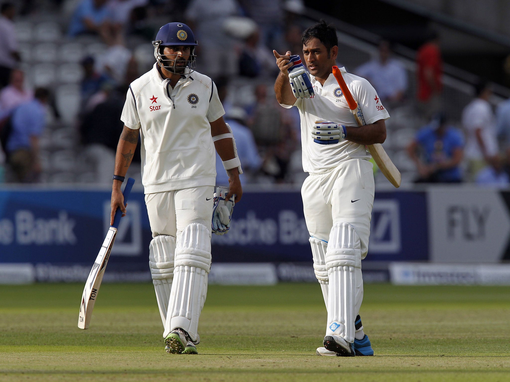 Indias Murali Vijay (L) and Indias Captain MS Dhoni
