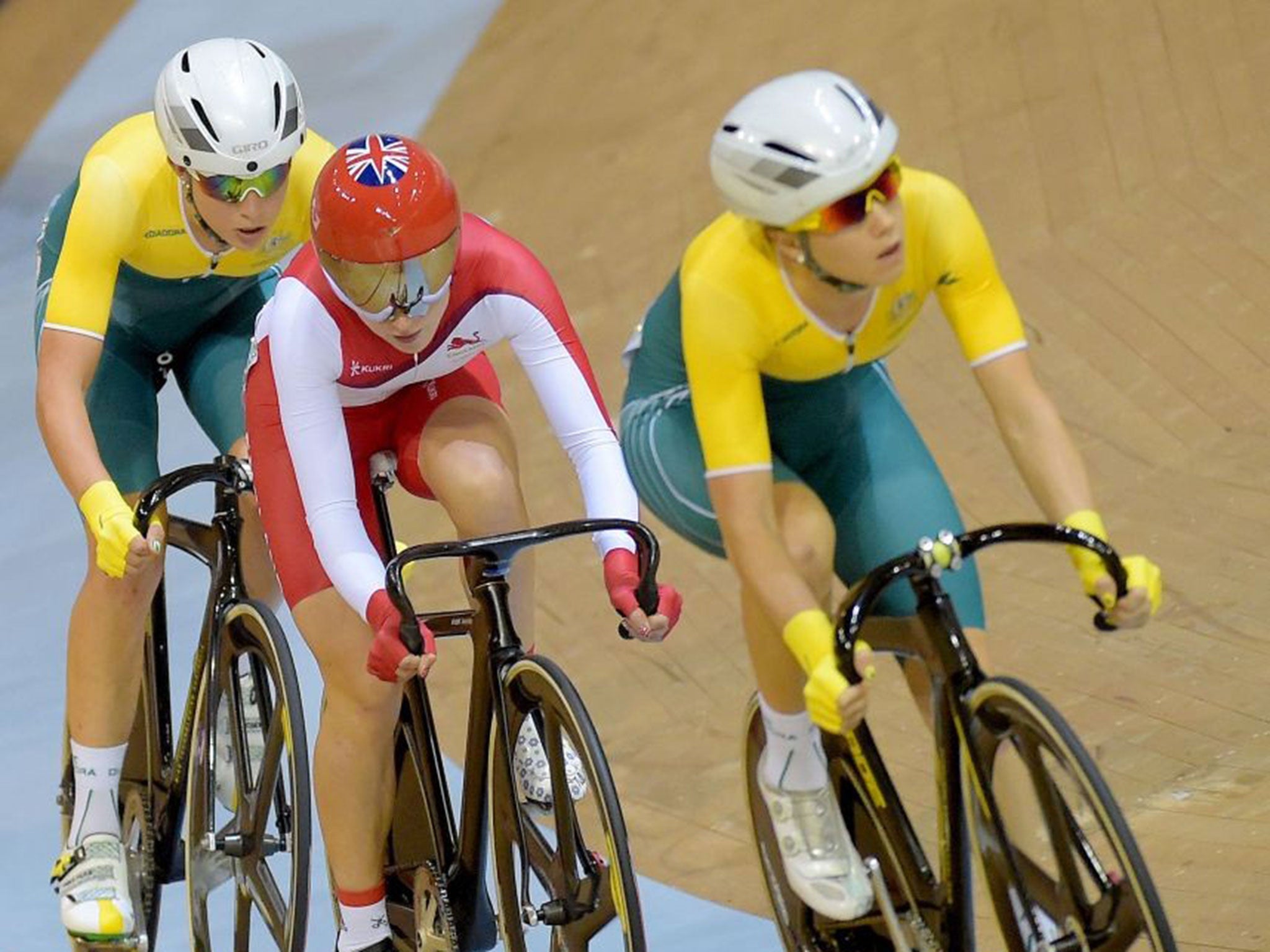 Laura Trott (in red) in the scratch race