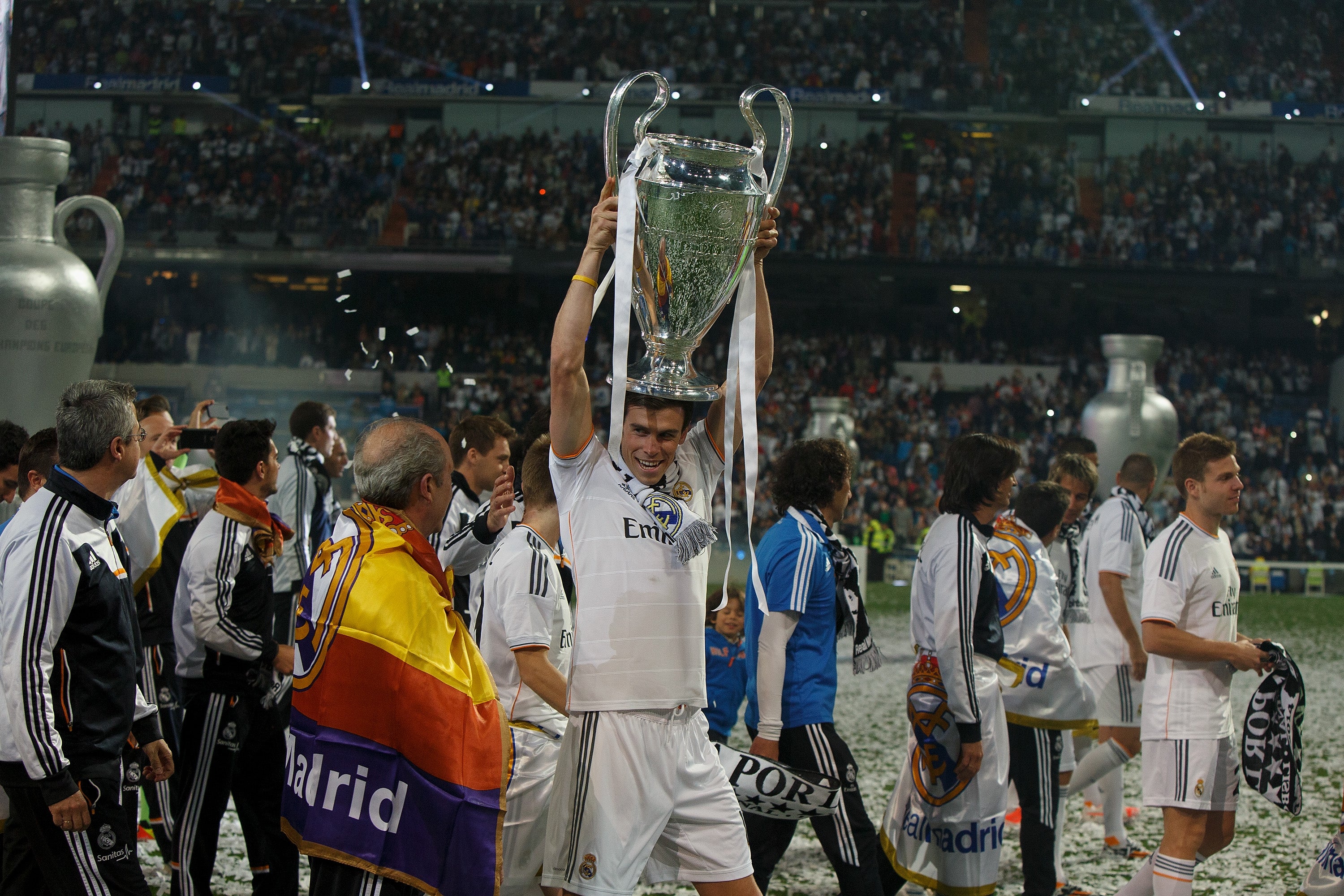 Gareth Bale lifts the Champions League trophy aloft