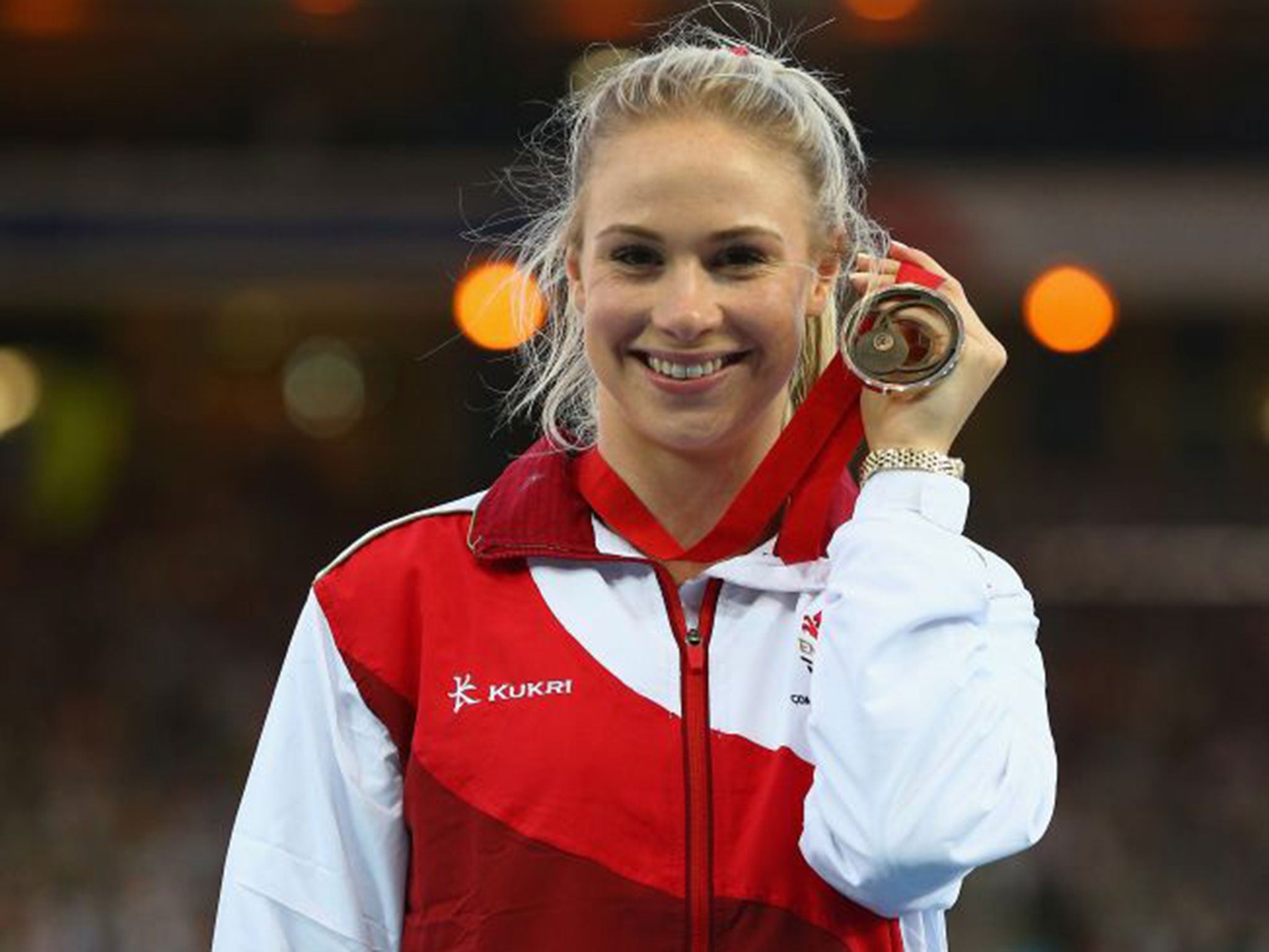 Sophie Hitchon shows her bronze for the hammer