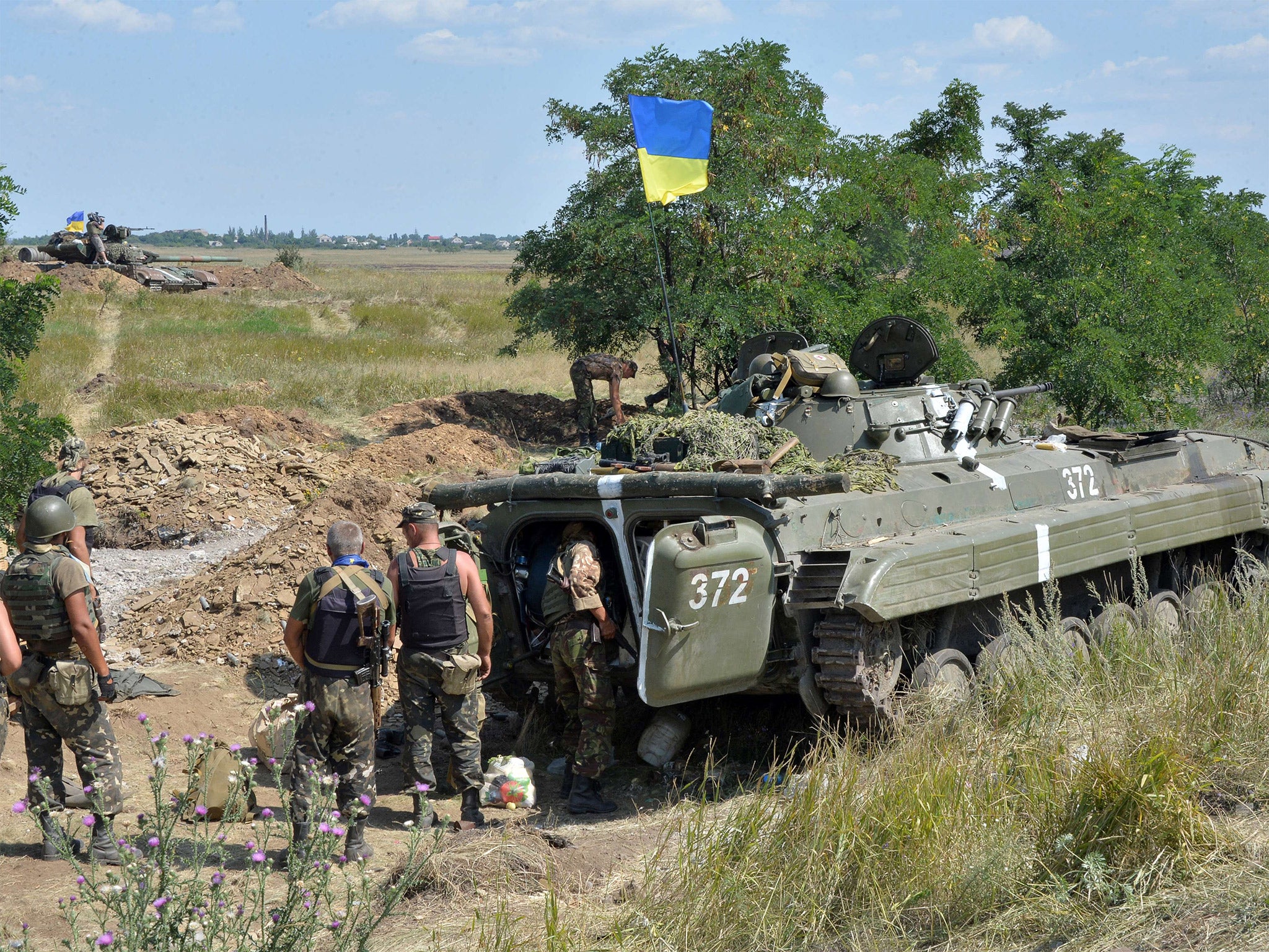 Ukrainian troops take up a position near the eastern city of Debaltceve, in the region of Donetsk (Getty)