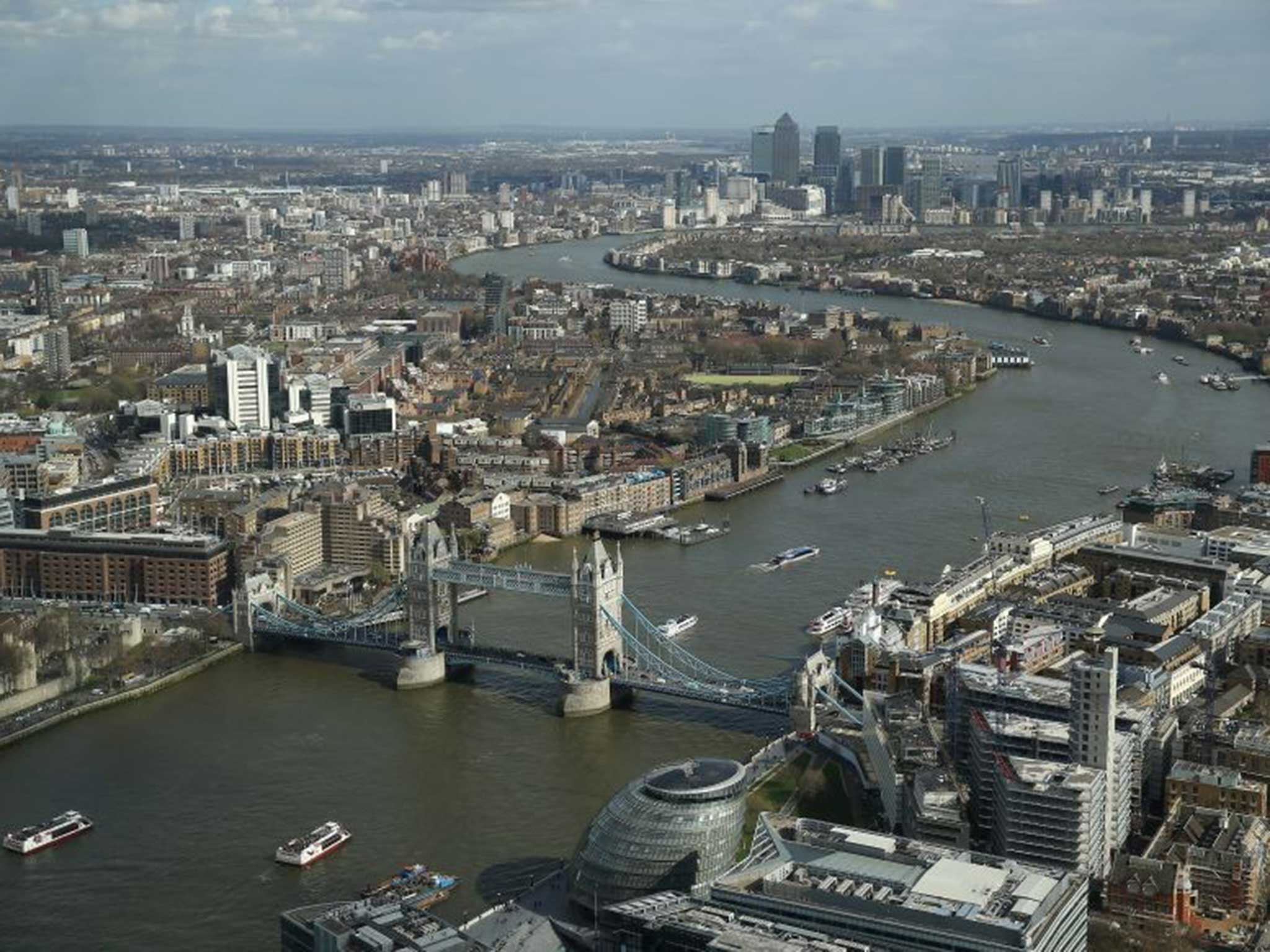 The first system of its kind in the Thames provides hot water for 150 homes and a large hotel in Richmond Park