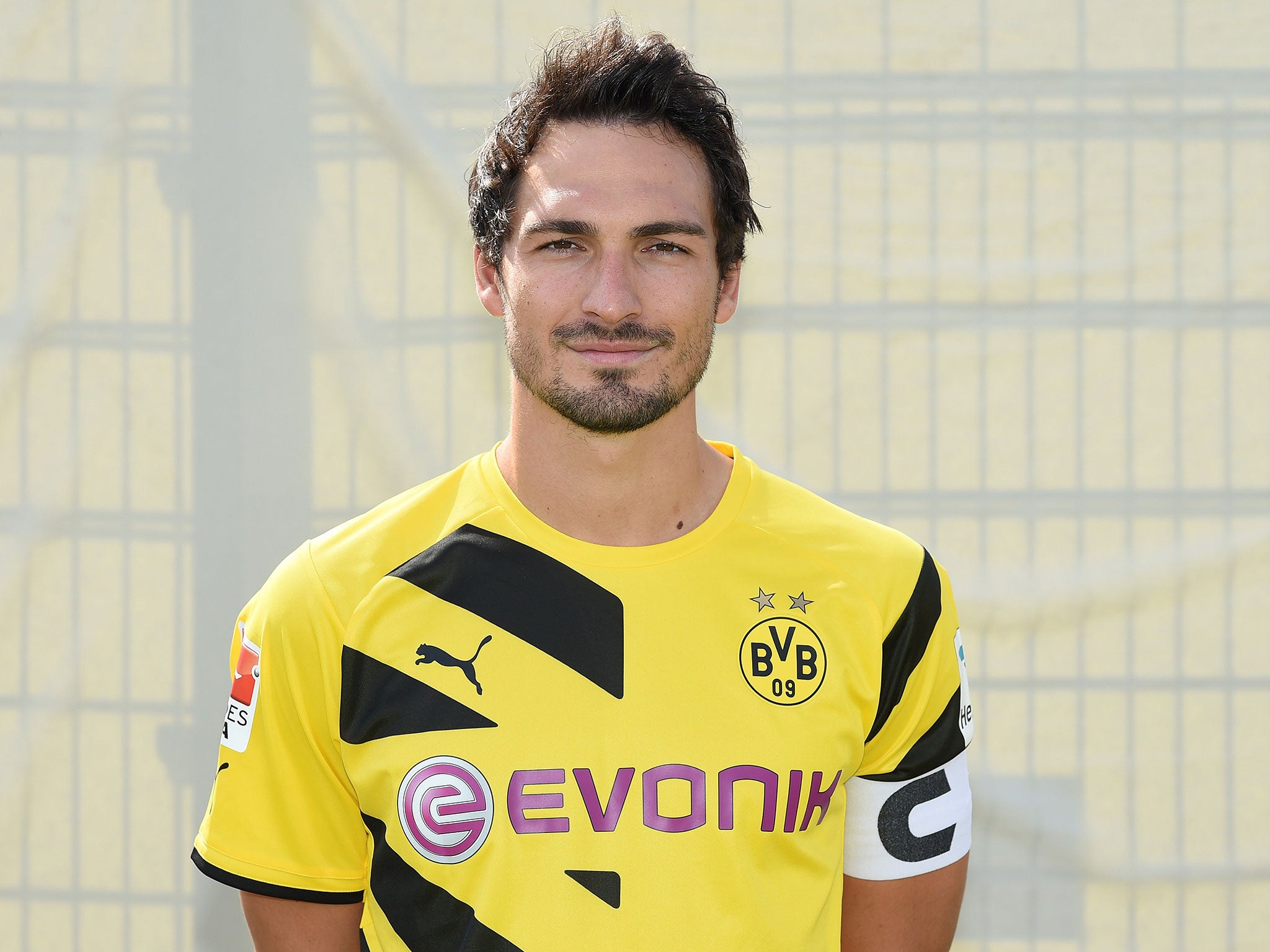 Mats Hummels will not be leaving Borussia Dortmund for Manchester United, according to his manager Jurgen Klopp