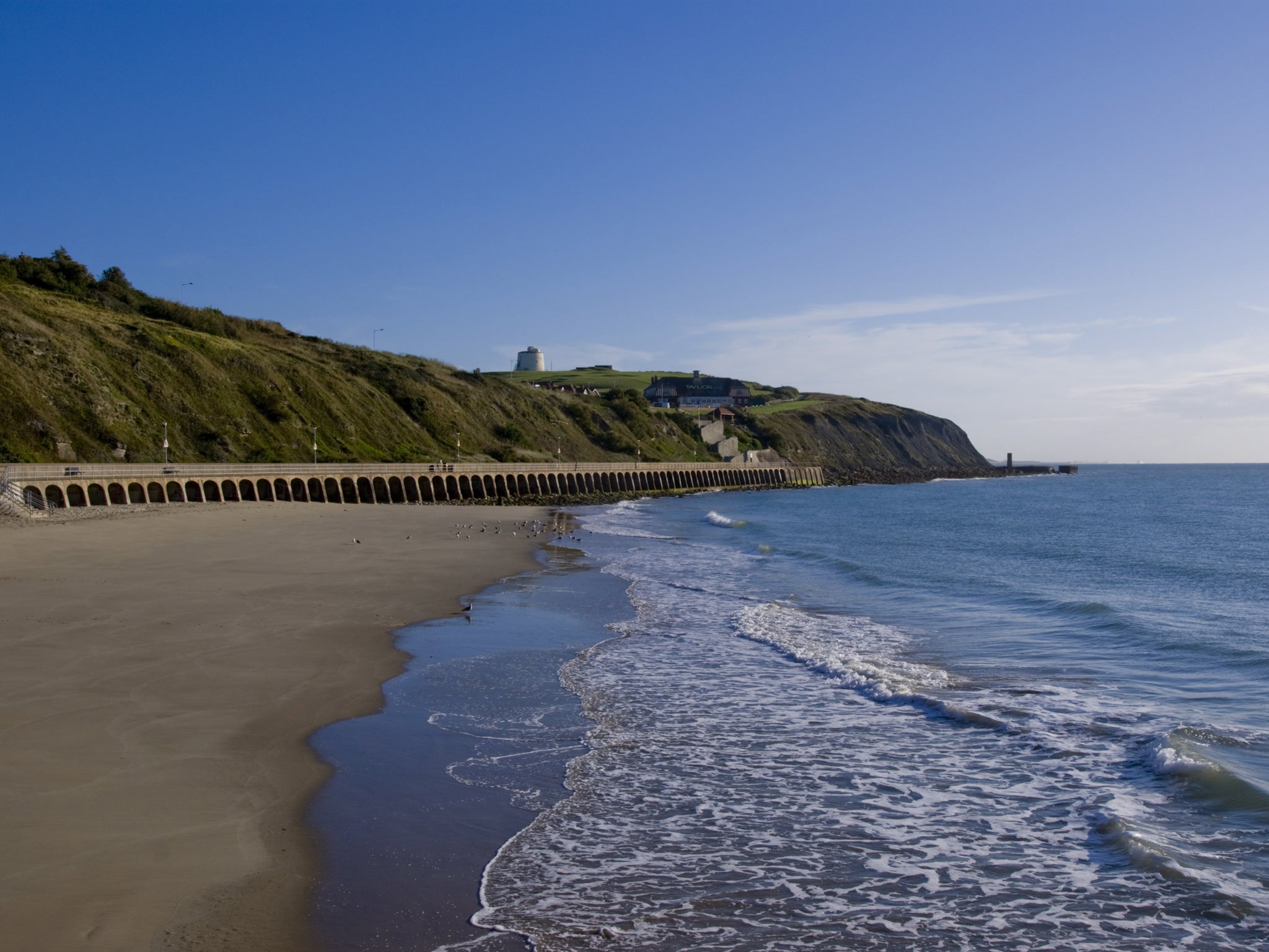 An artist has hidden £10,000 in gold at Folkestone for anyone to find