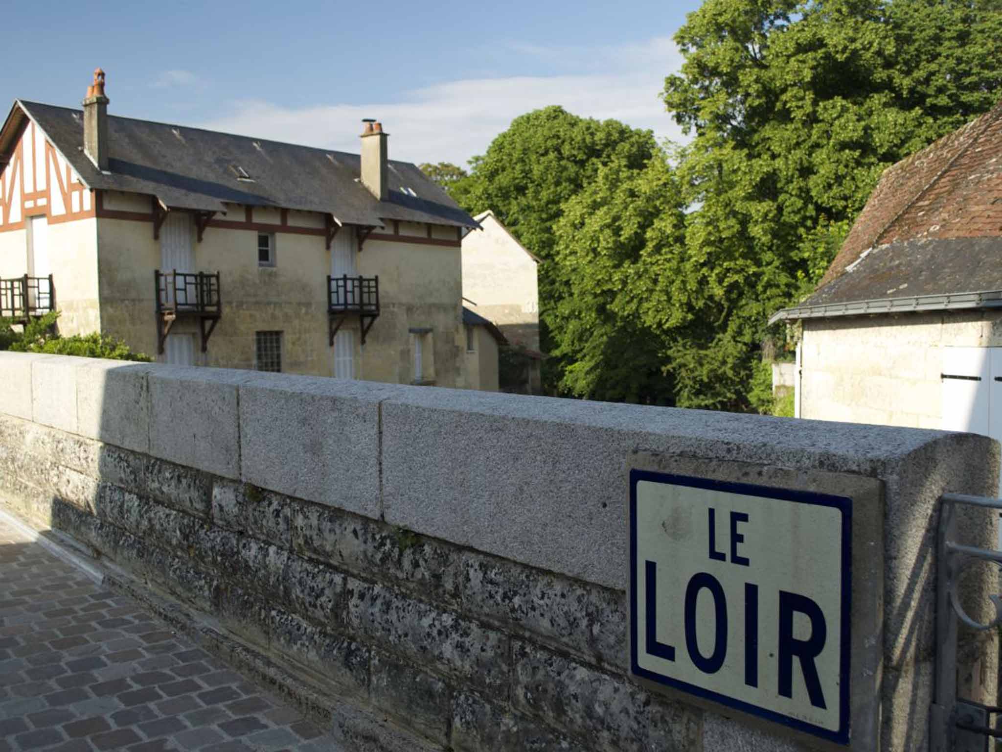 A bridge over the Loir