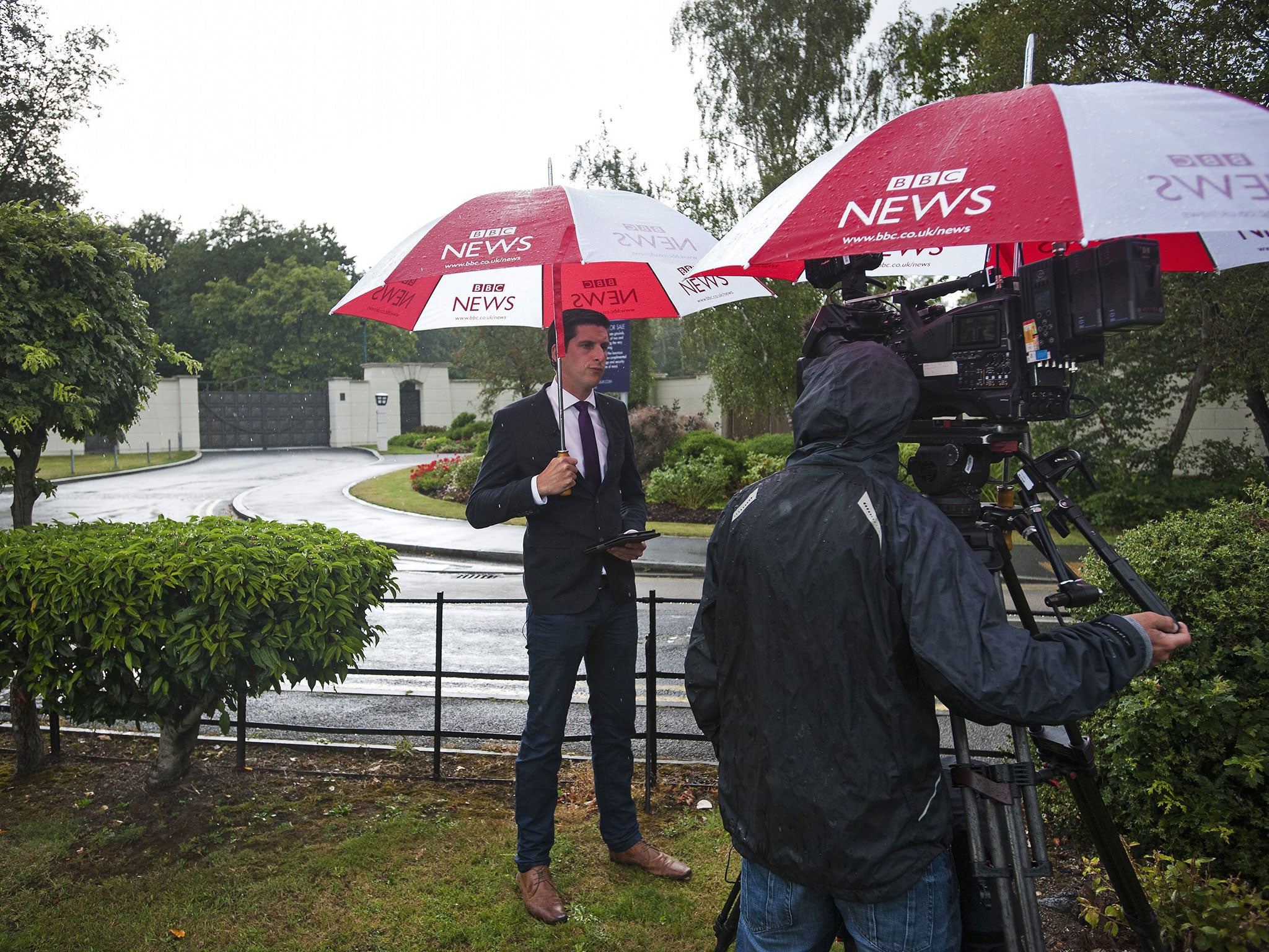 The South Yorkshire Police raid of Sir Cliff Richard’s £3.1m Berkshire apartment was broadcast live on the BBC