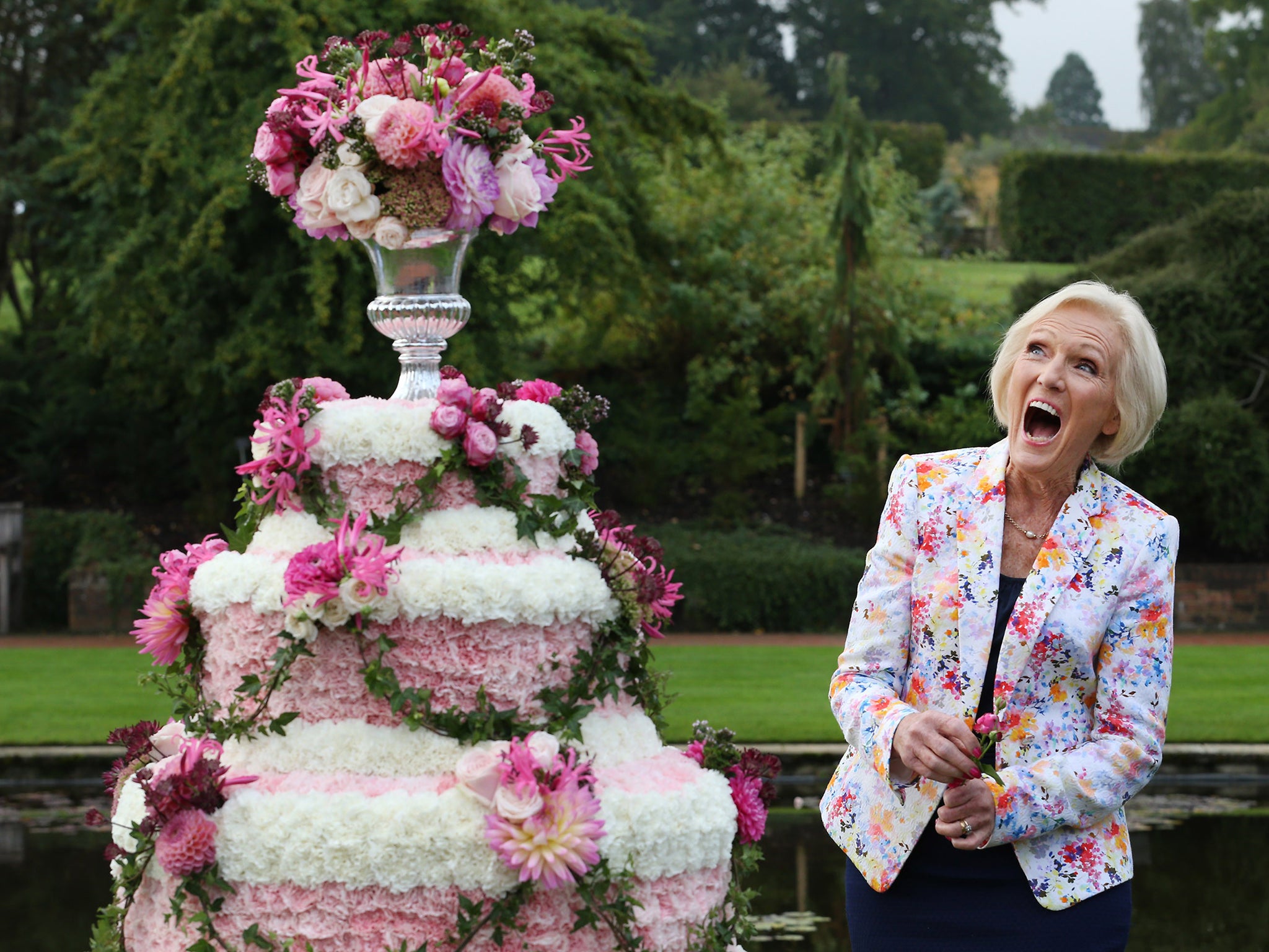 TV presenter Mary Berry does absolutely loves cakes, just look at that face