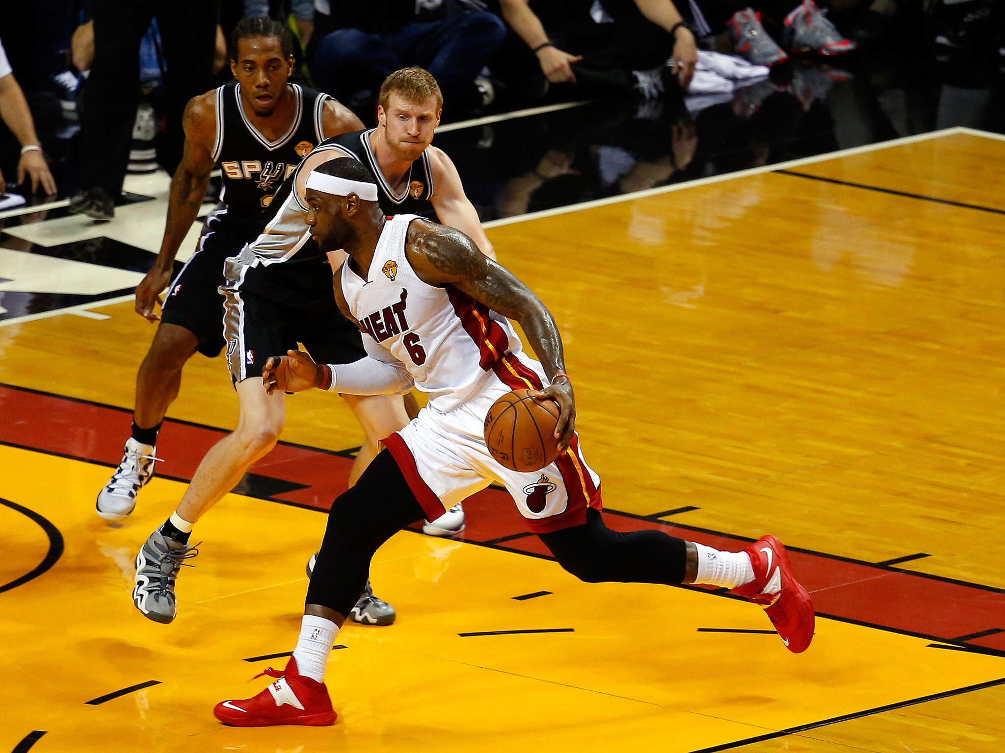 Bonner defends LeBron James during the Finals