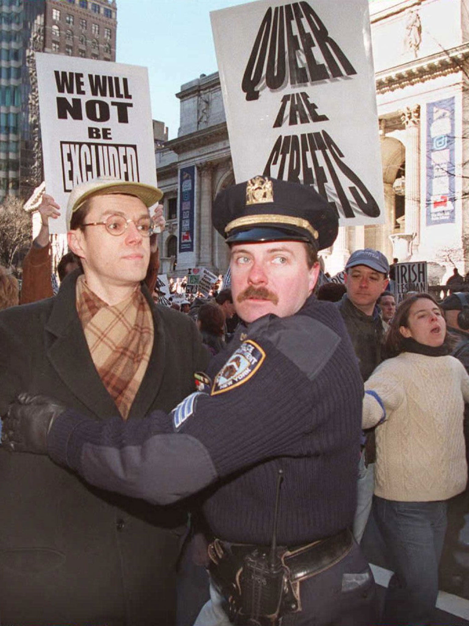 A NYC police officer protester at the annual St. Patricks's Day Parade 16 March in New York in 1996 (Getty)