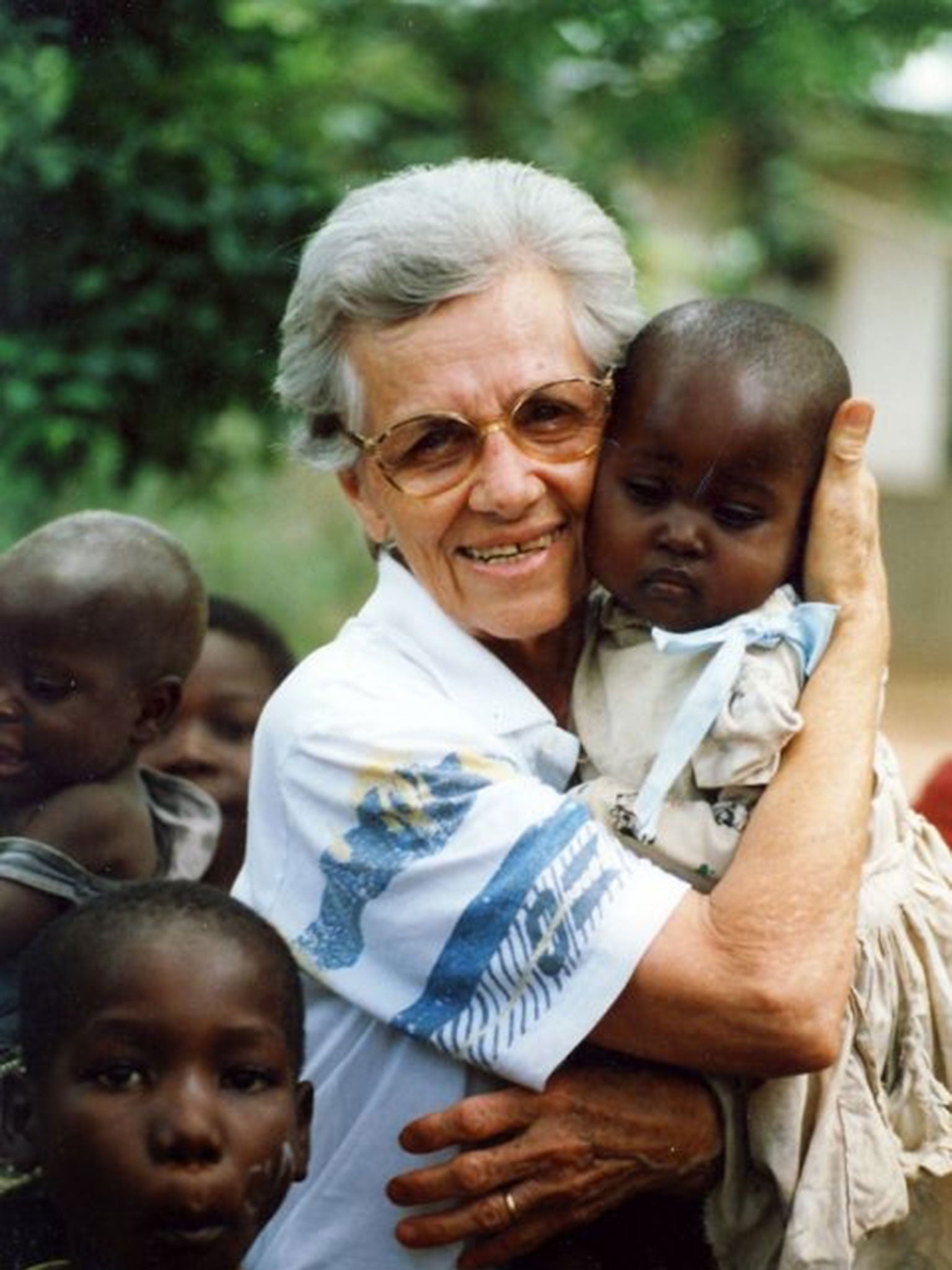 Italian nun Olga Raschietti pictured among children (AFP Photo/Missionarie di Maria)