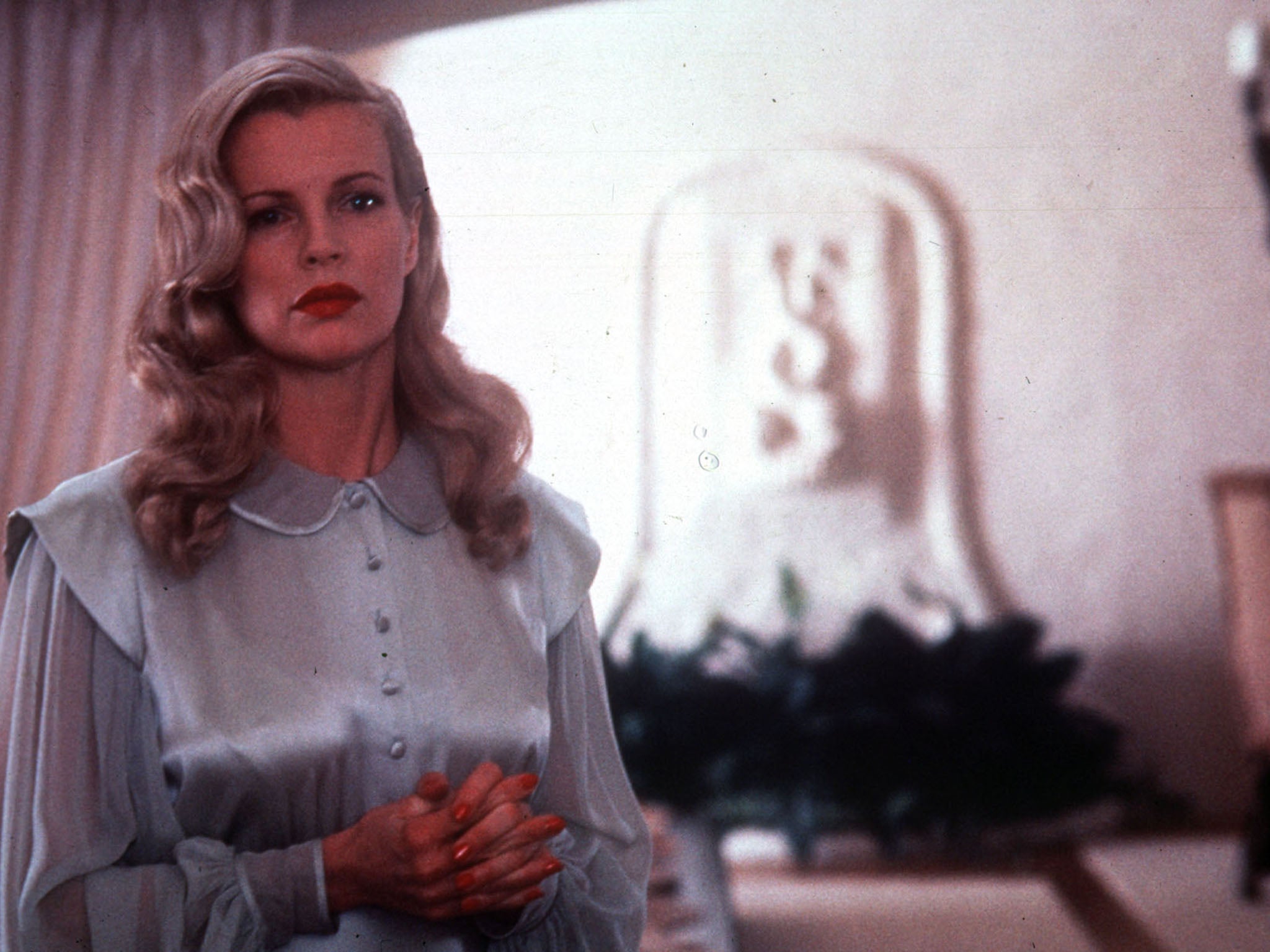 Kim Basinger as the myserious "Veronica Lake look-alike" Lynn Bracken in the film LA Confidential