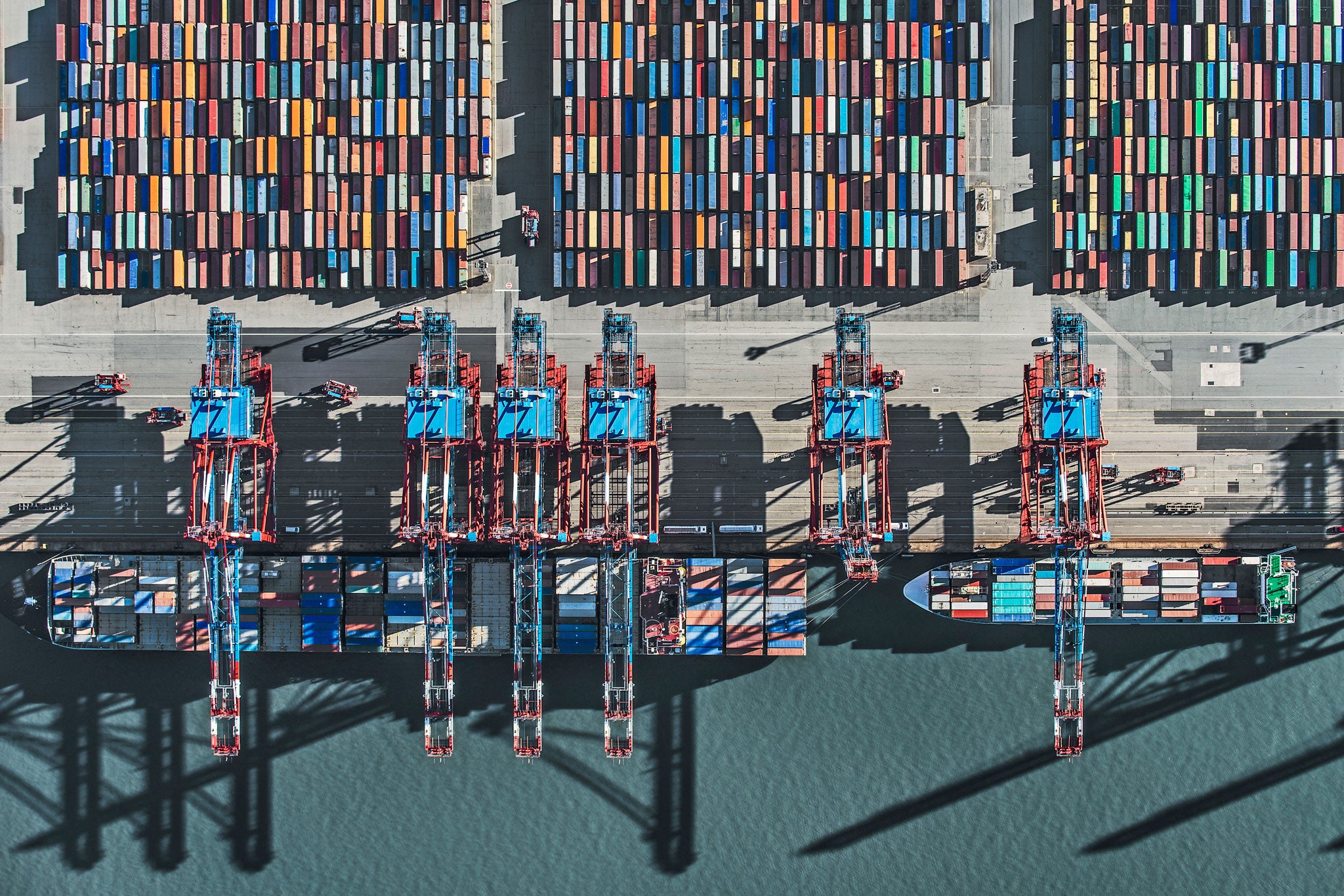 Container ships during loading and unloading