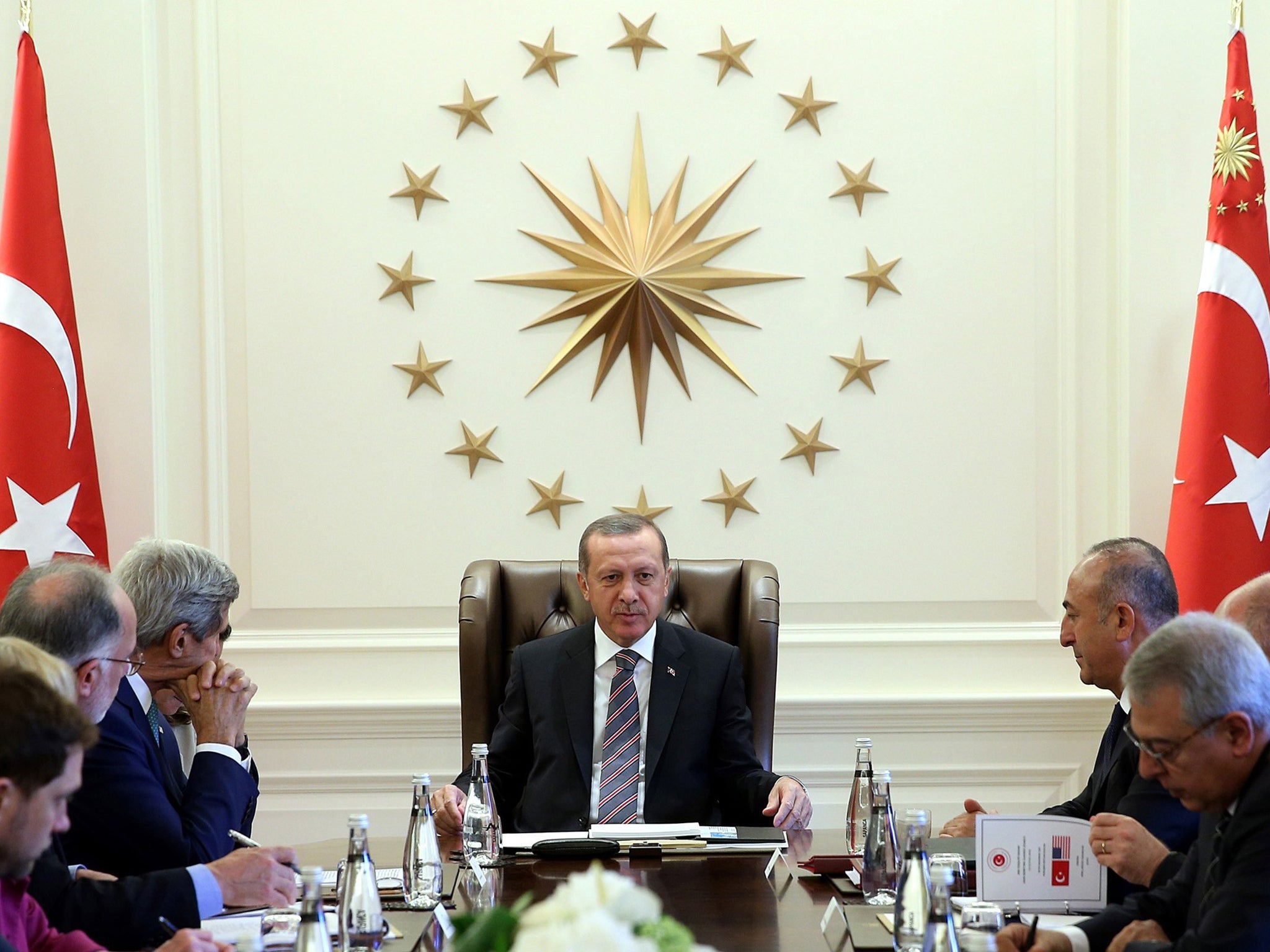 Turkish President Recep Tayyip Erdogan chairing a meeting with US Secretary of State John Kerry