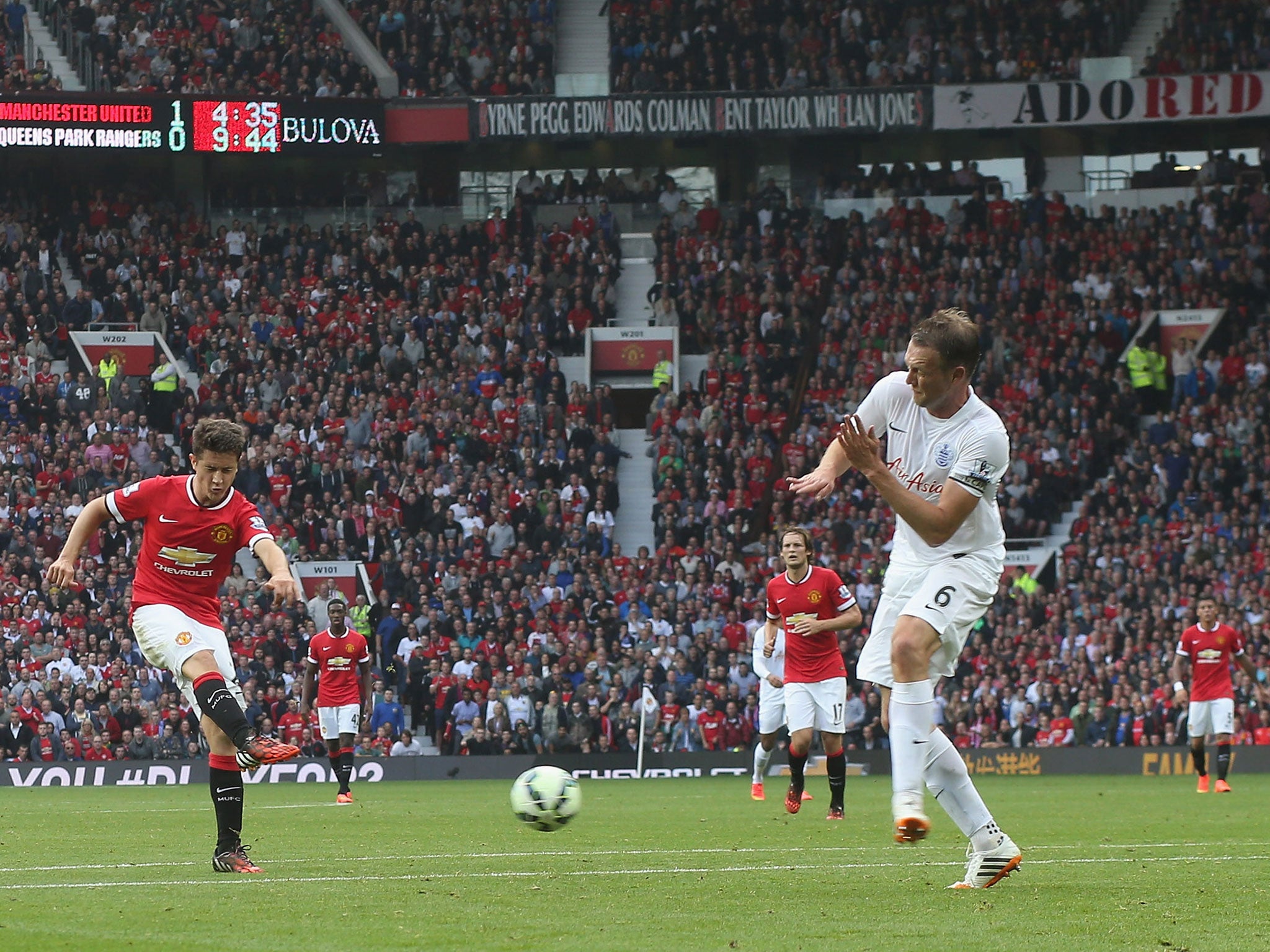 Ander Herrera scores United's second