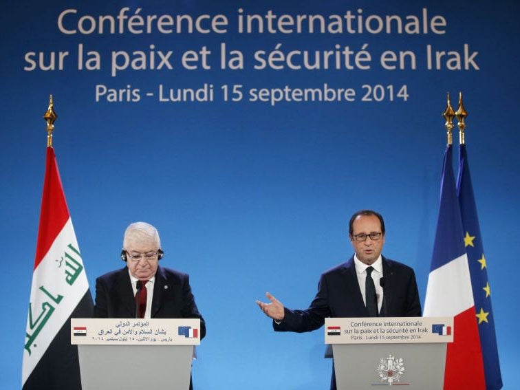 French President Francois Hollande (R) and Iraq's President Fuad Masum