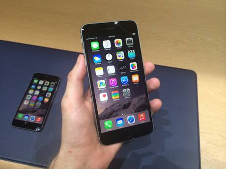 The iPhone 6 Plus: not right for all hands.