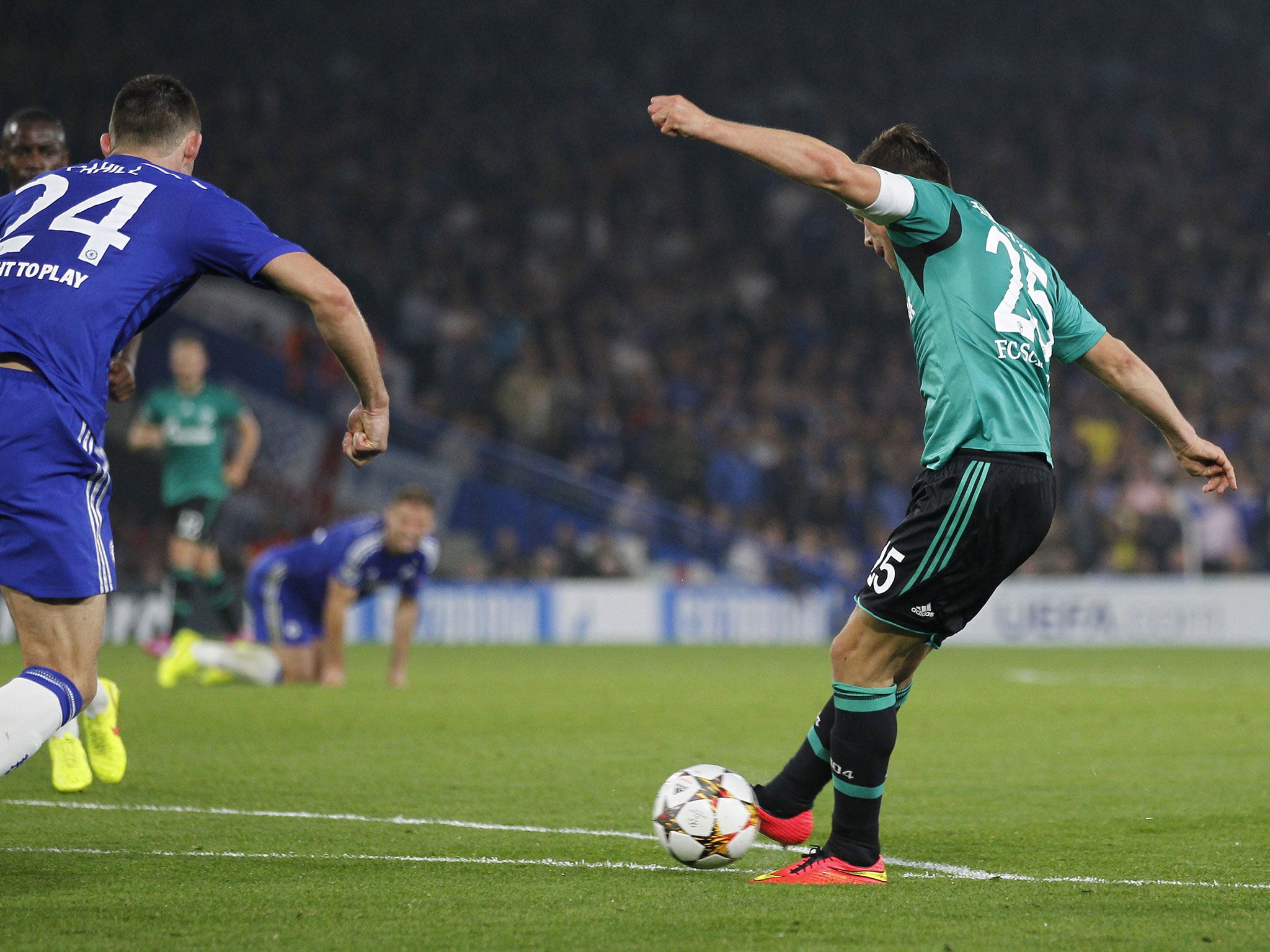 Klaas Jan Huntelaar equalises for Schalke