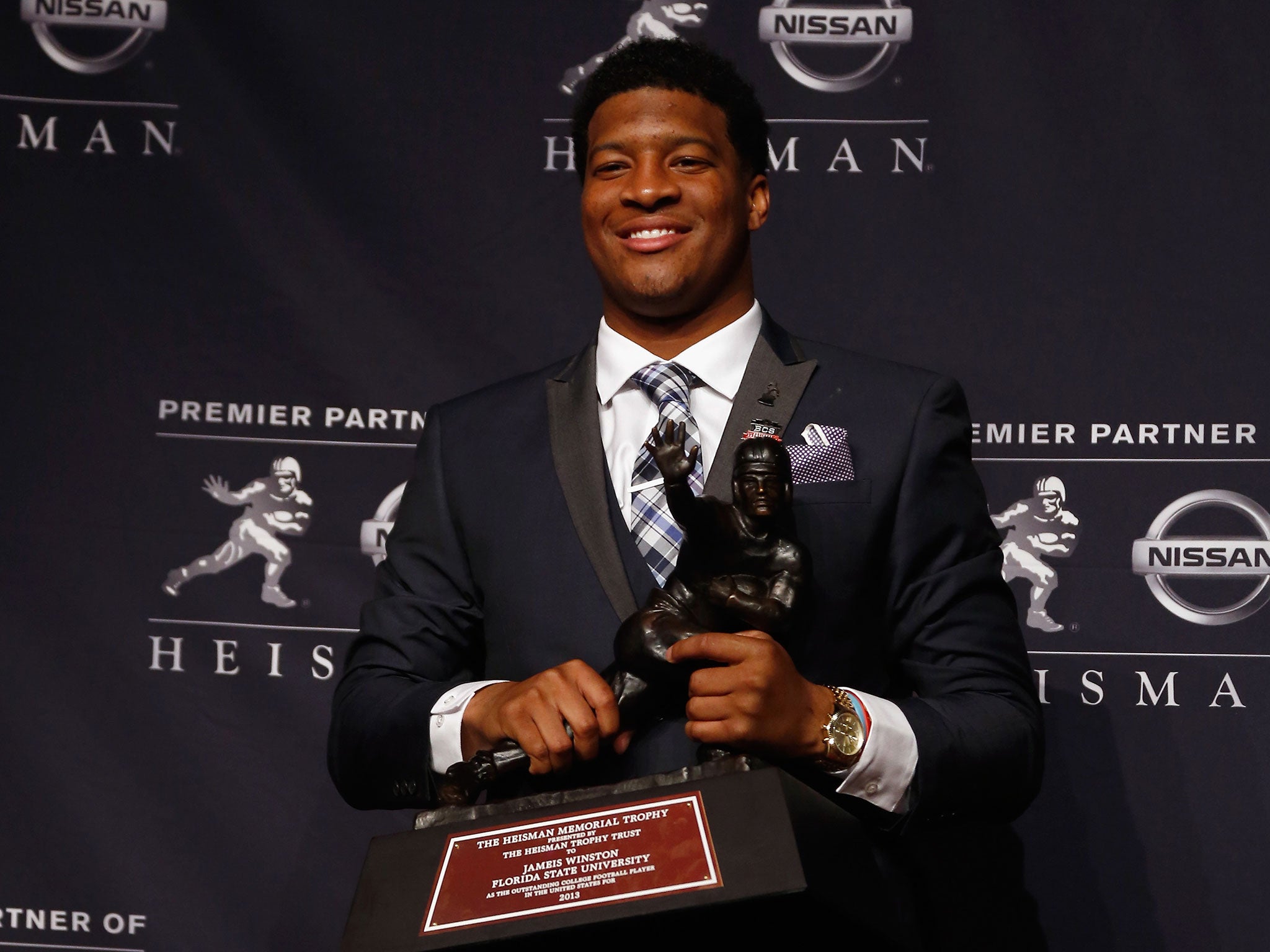 Jameis Winston celebrates winning the 2013 Heisman Trophy award