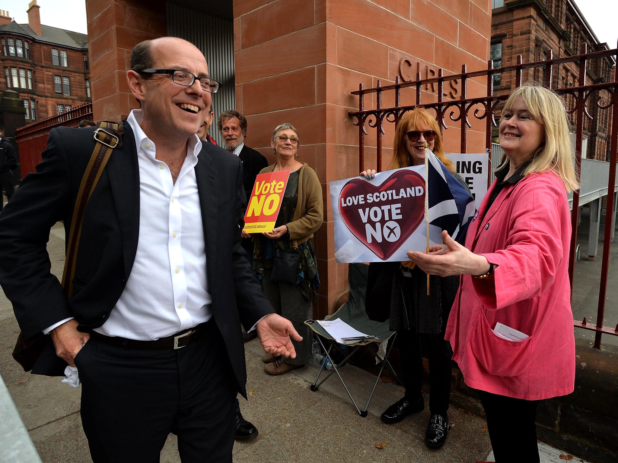 A "No" campaigner bursts into song as the BBC's Nick Robinson walks past during the Scottish Independence Referendum