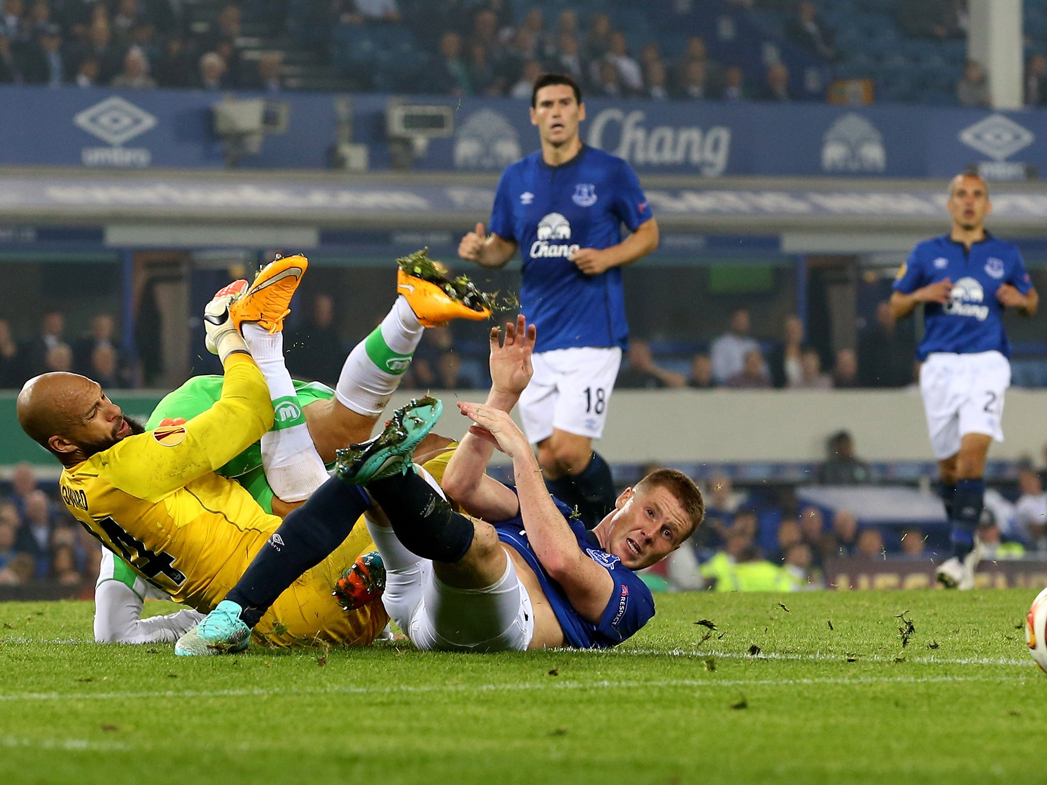 Tim Howard of Everton and James McCarthy of Everton collide