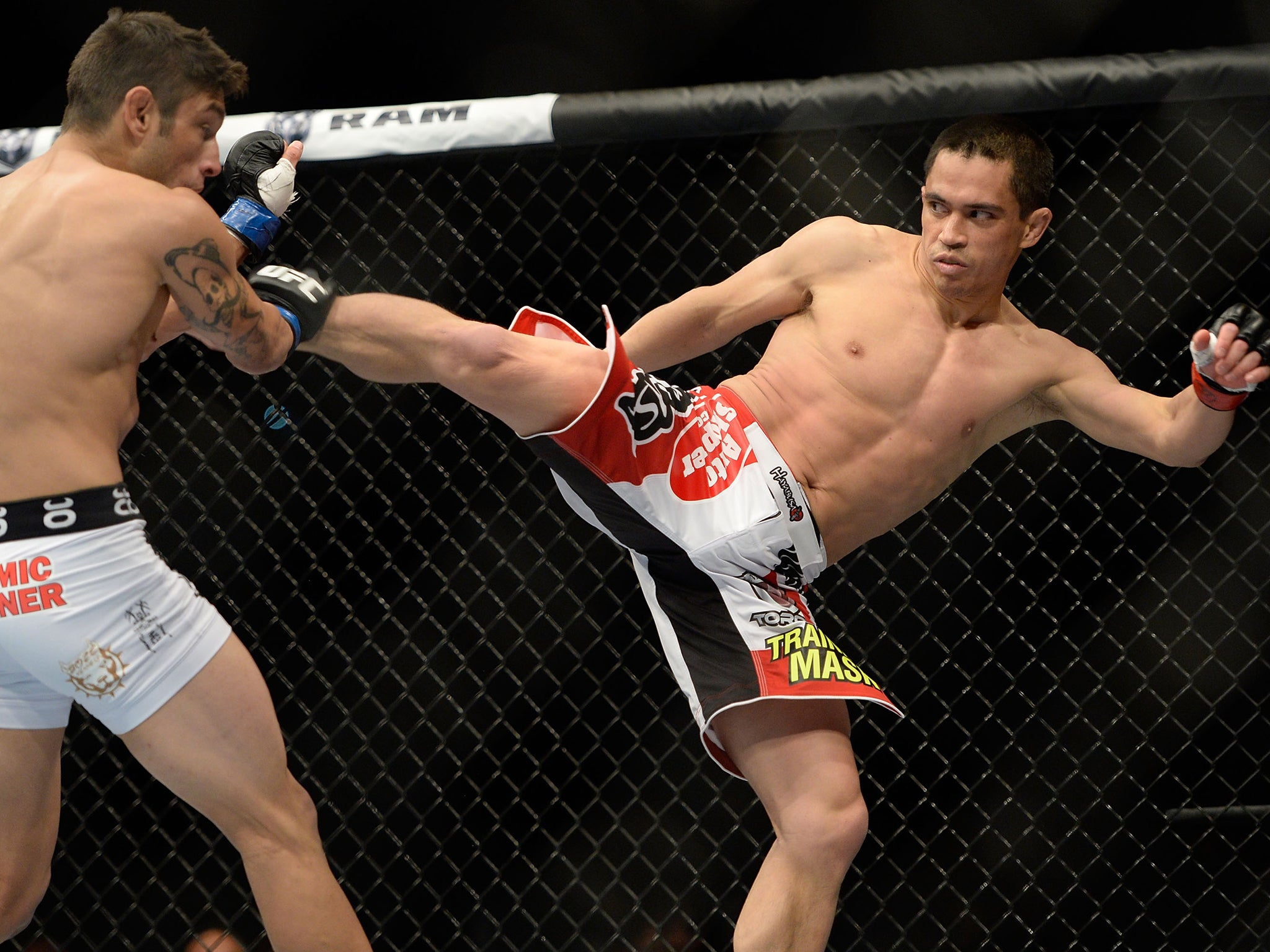 Chris Cariaso kicks Danny Martinez