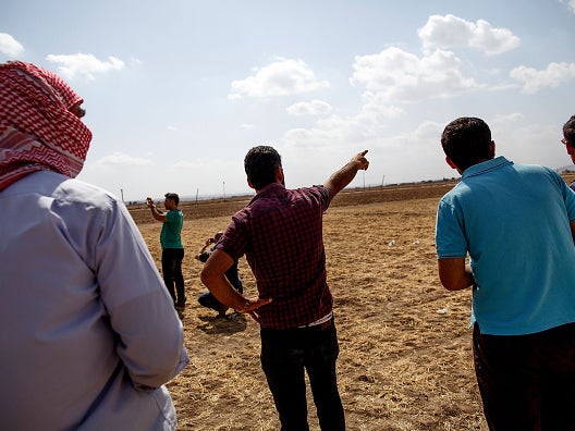 Thousands of Kurds flee Kobane following Isis advance