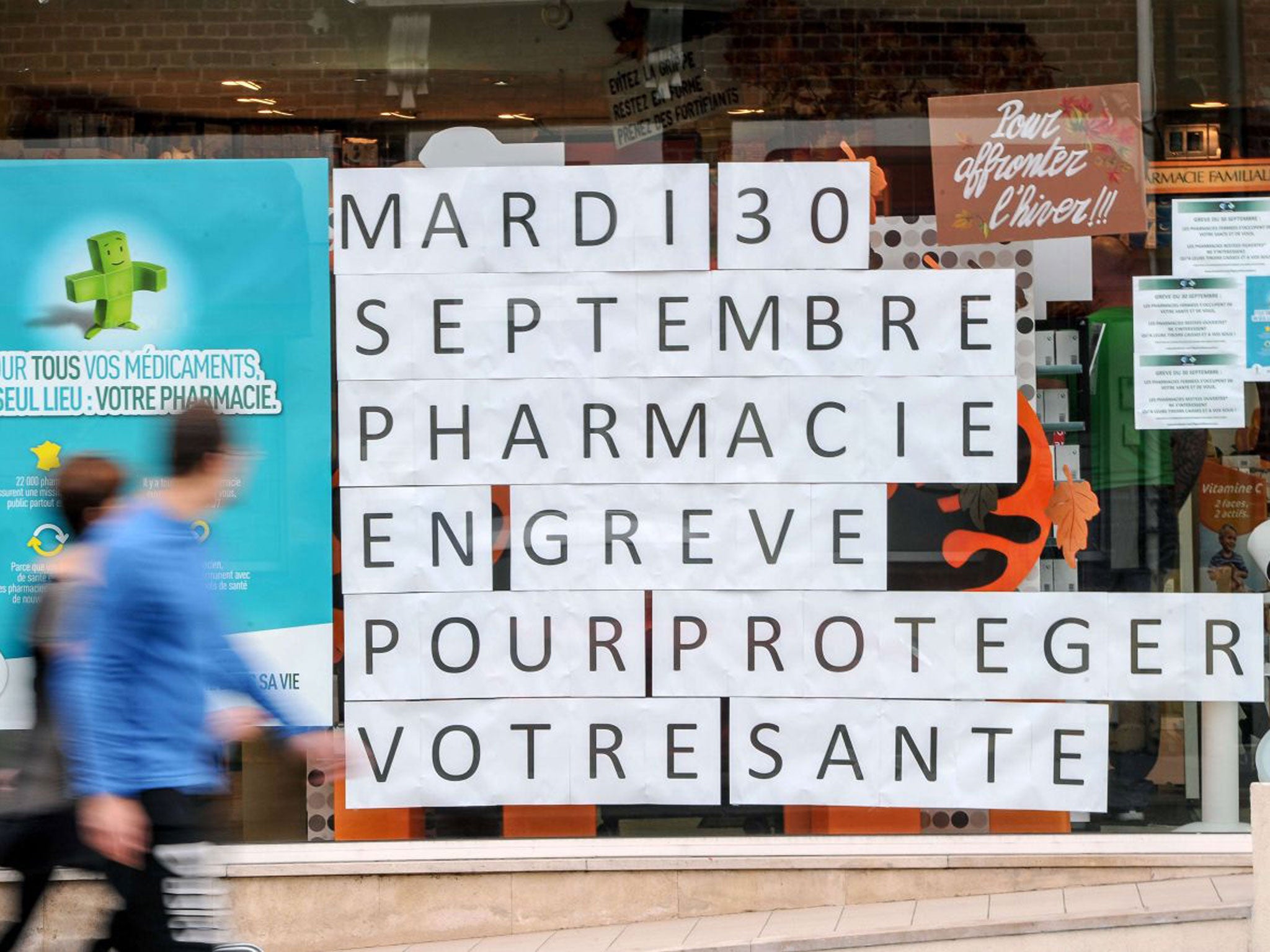 Chemists announce that they are going on strike today ‘to protect people’s health’