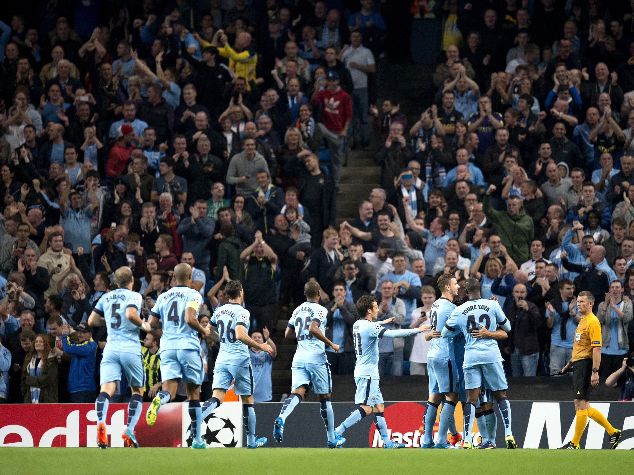 A view of the action during the game between Manchester City and Roma