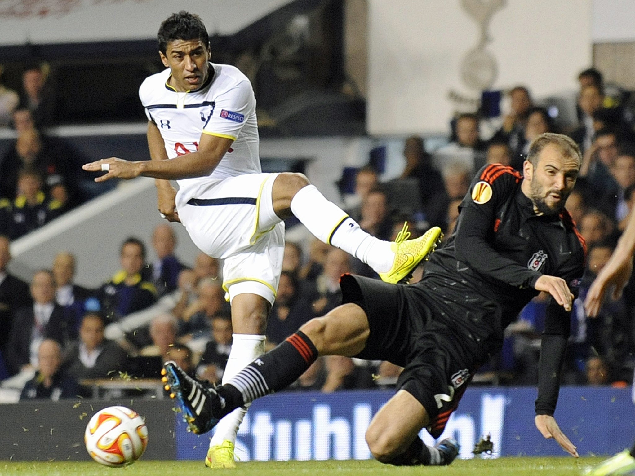 Paulinho is closing in on a move to Juventus