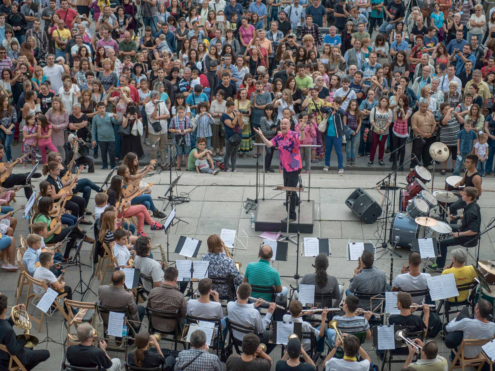 Mission Ruse on the day, in the city square (Petrut Calinescu)