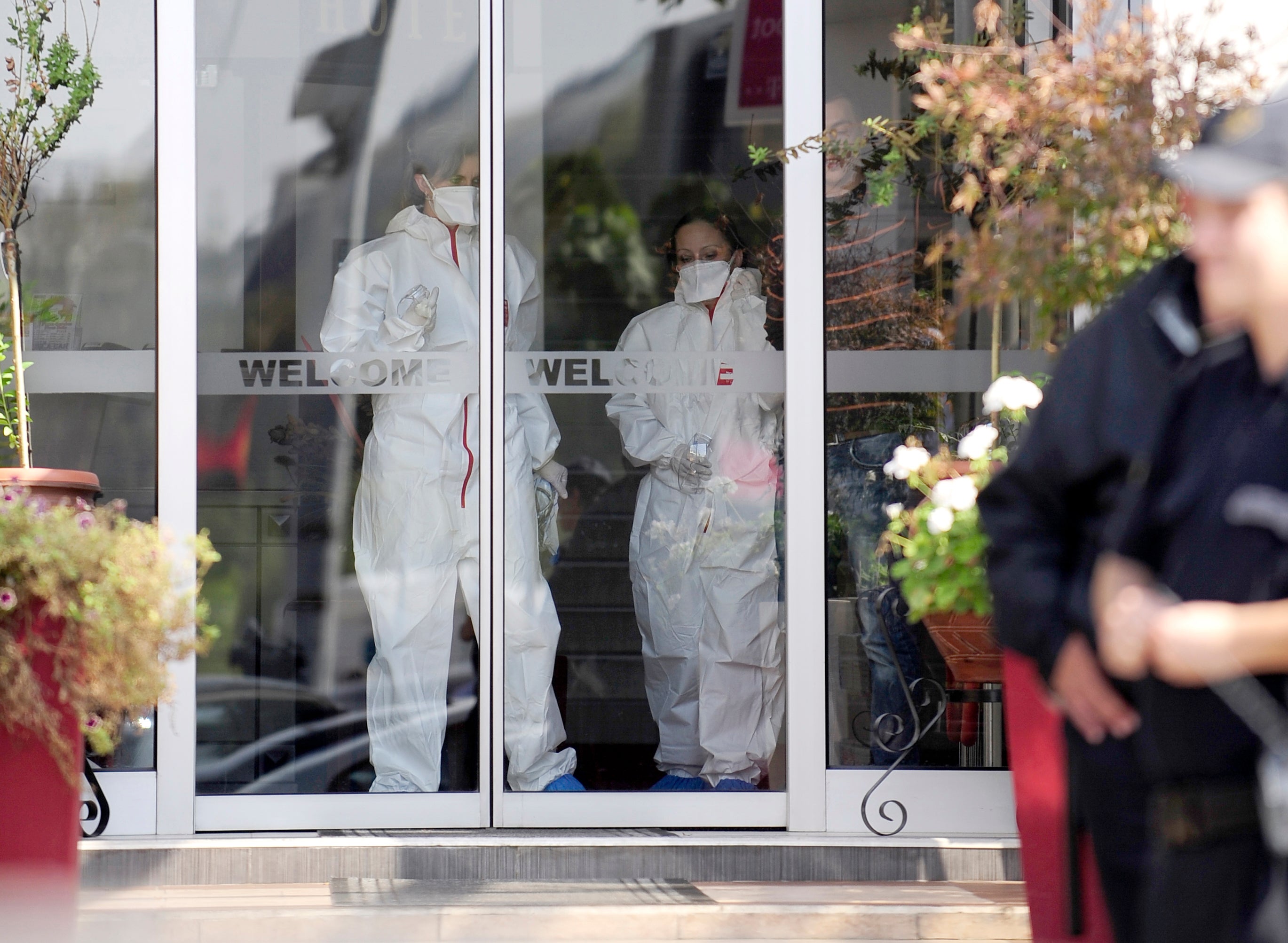 A British man who fell ill in a hotel in Macedonia and later died did not have Ebola, officials say