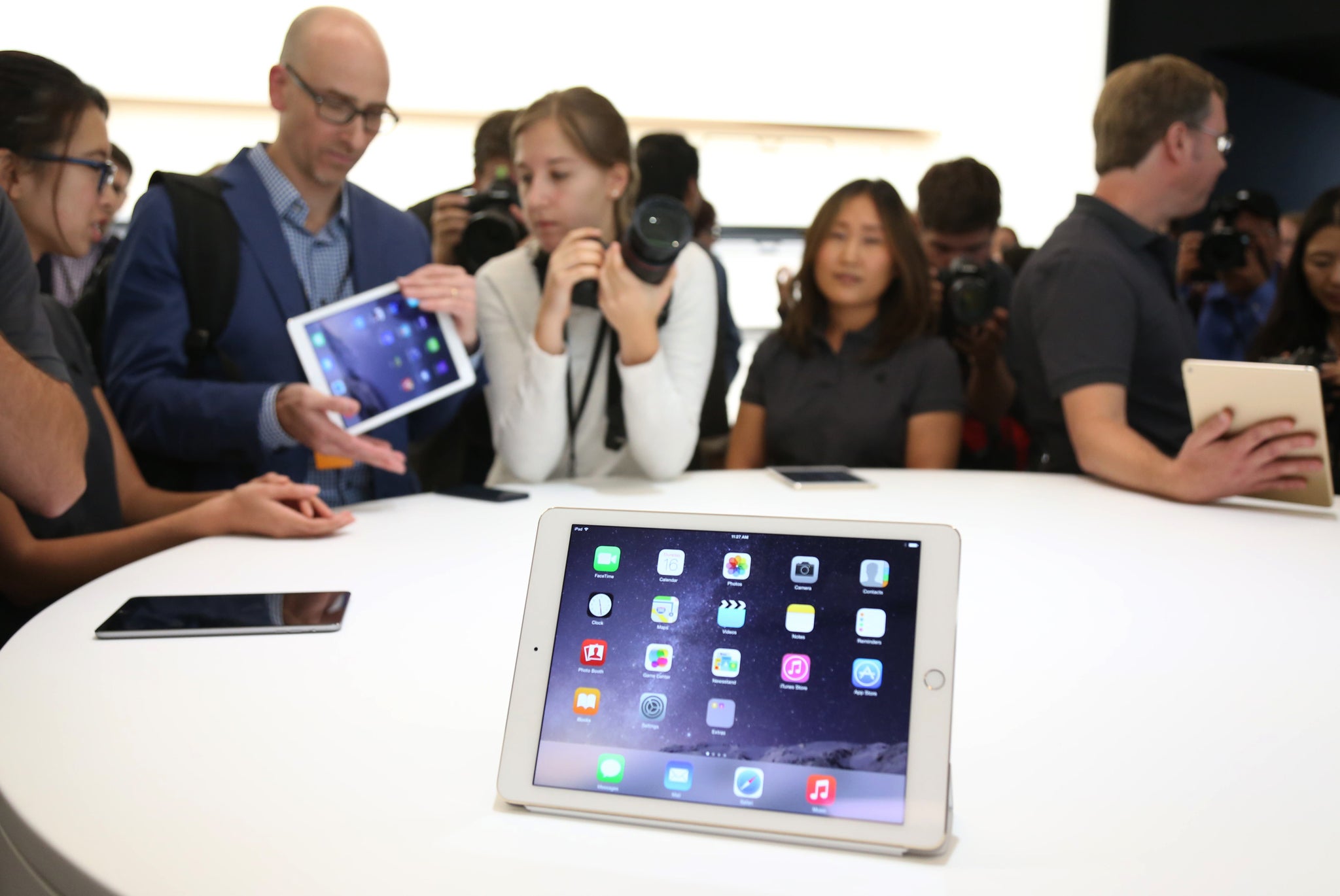 Apple's new iPad Air 2 is the thinnest yet - but apart from a new fingerprint sensor, virtually identical to the iPad Air.