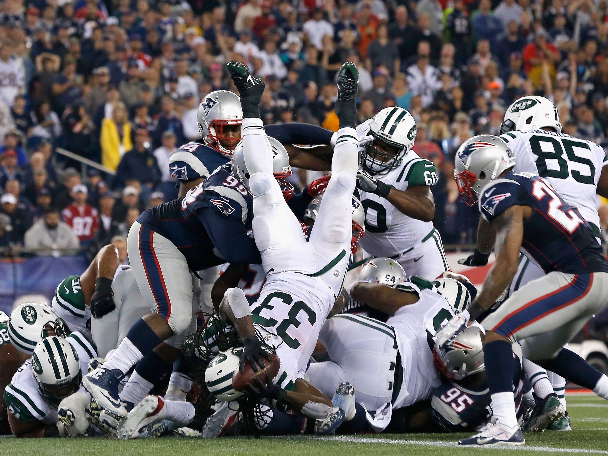 Chris Ivory dives into the end zone for a Jets touchdown