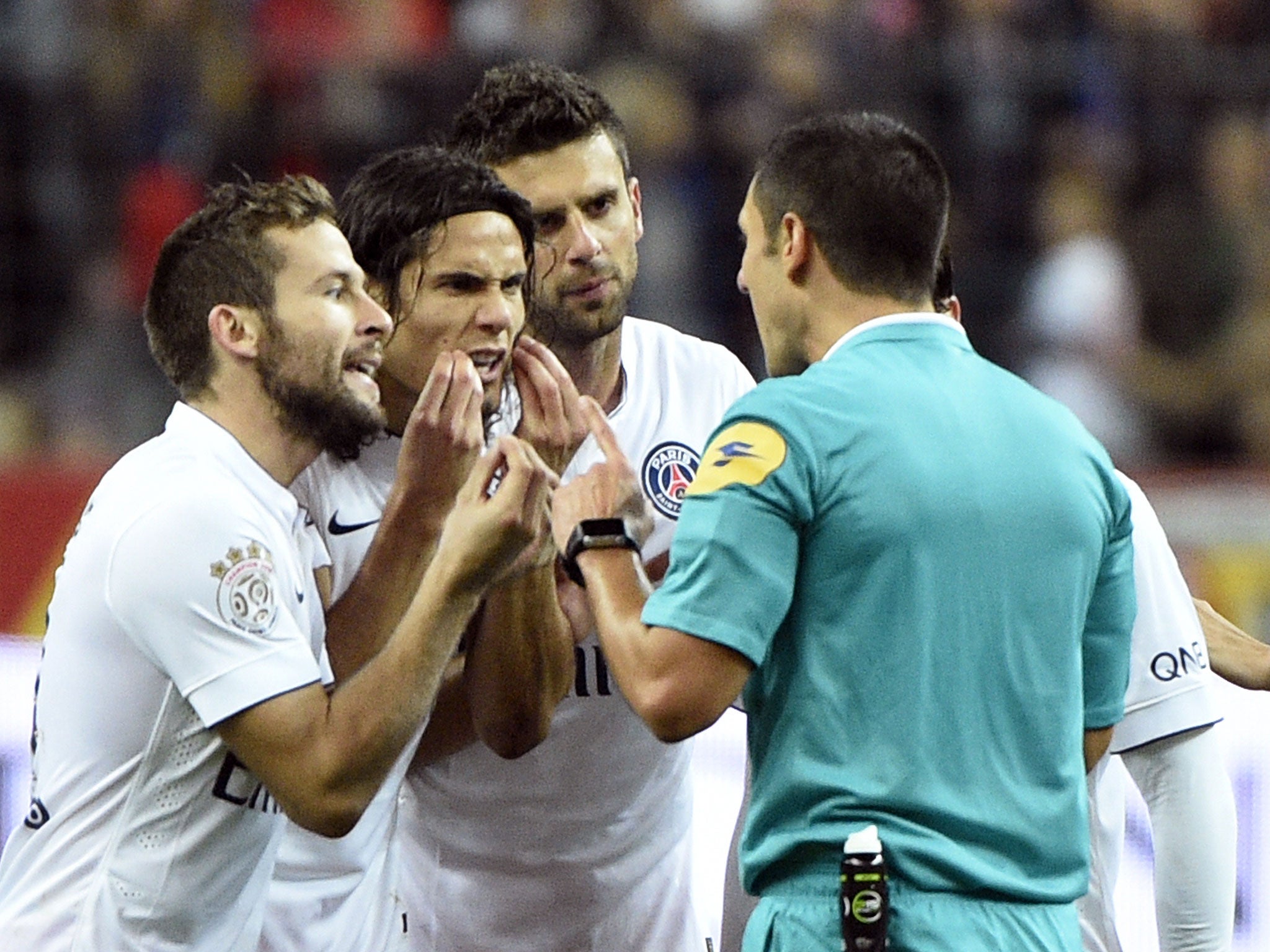 Edinson Cavani and his PSG teammates argue with the referee