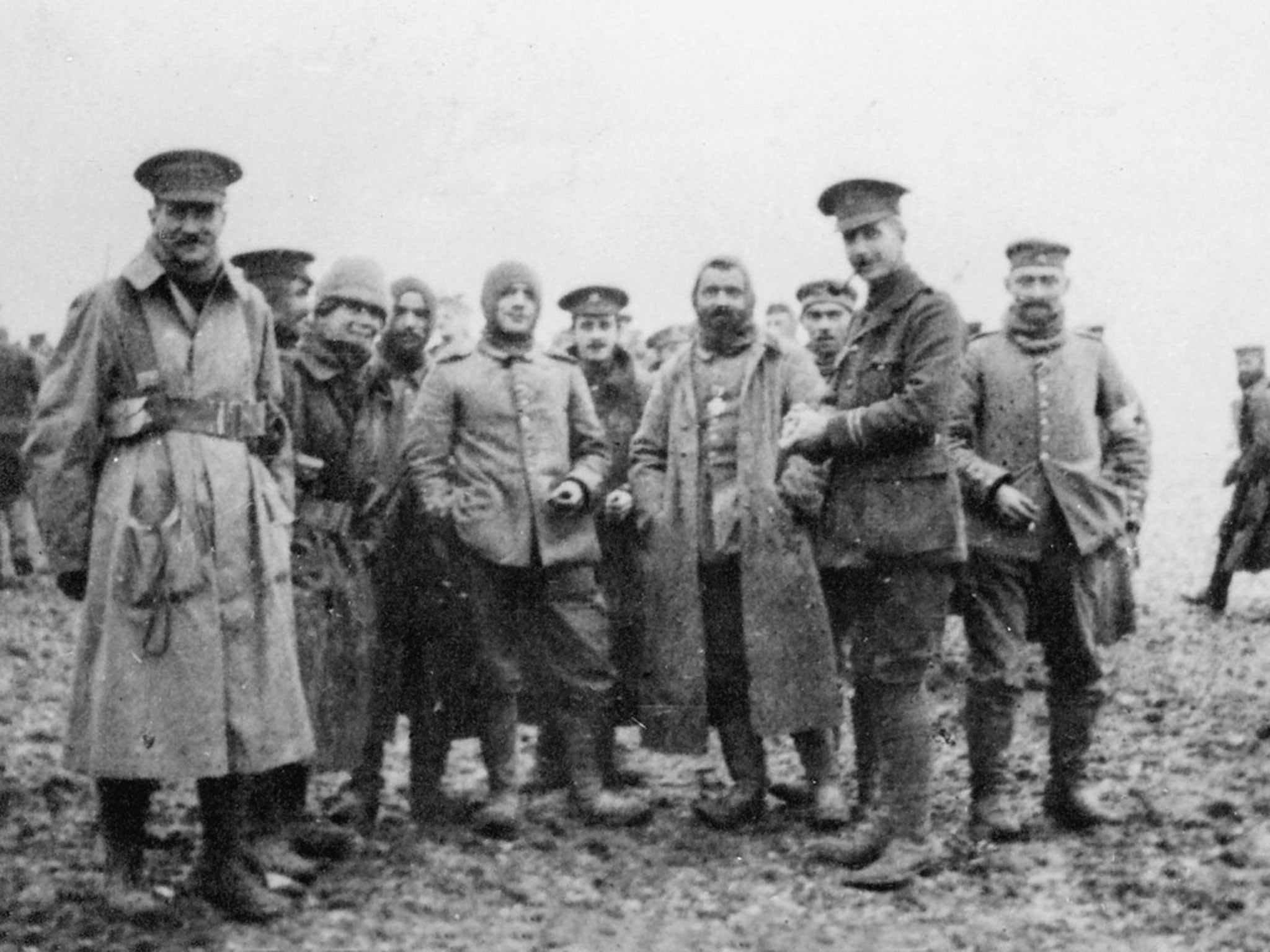 German and English soldiers, Christmas 1914