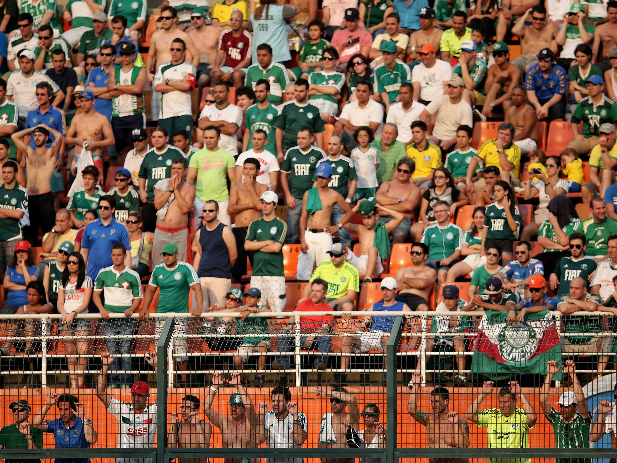 Fans of Palmeiras looks dejected during the match between Palmeiras and Santos