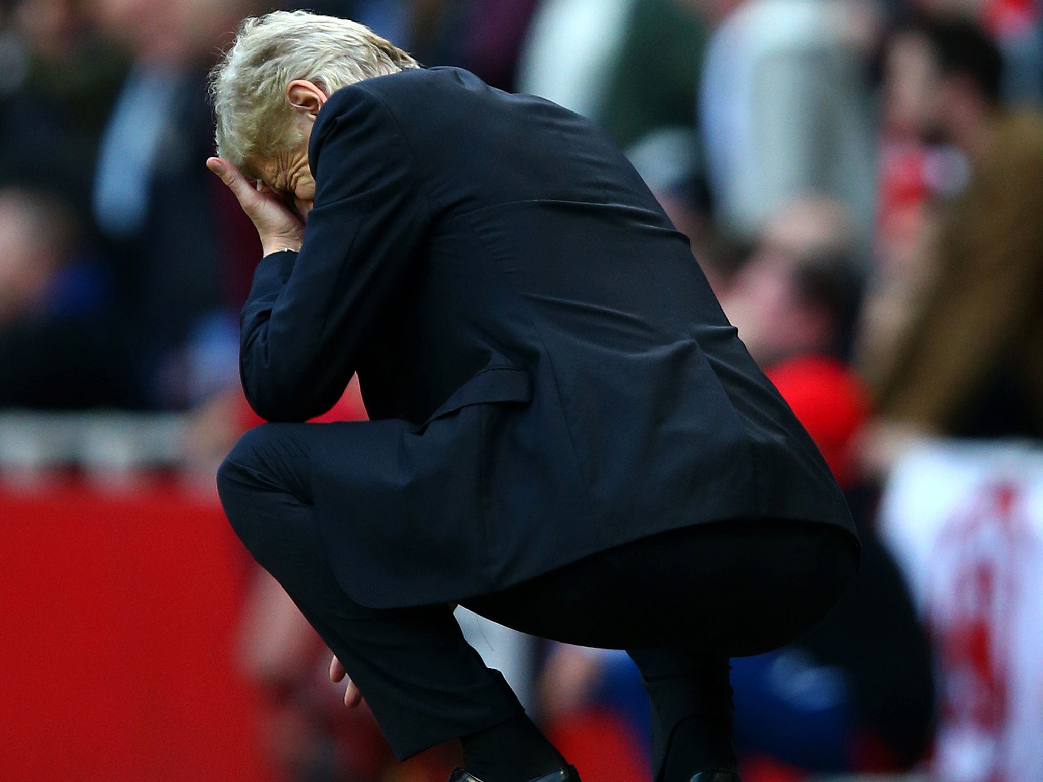 Wenger reacts to Arsenal conceding a goal to Hull during the 2-2 draw