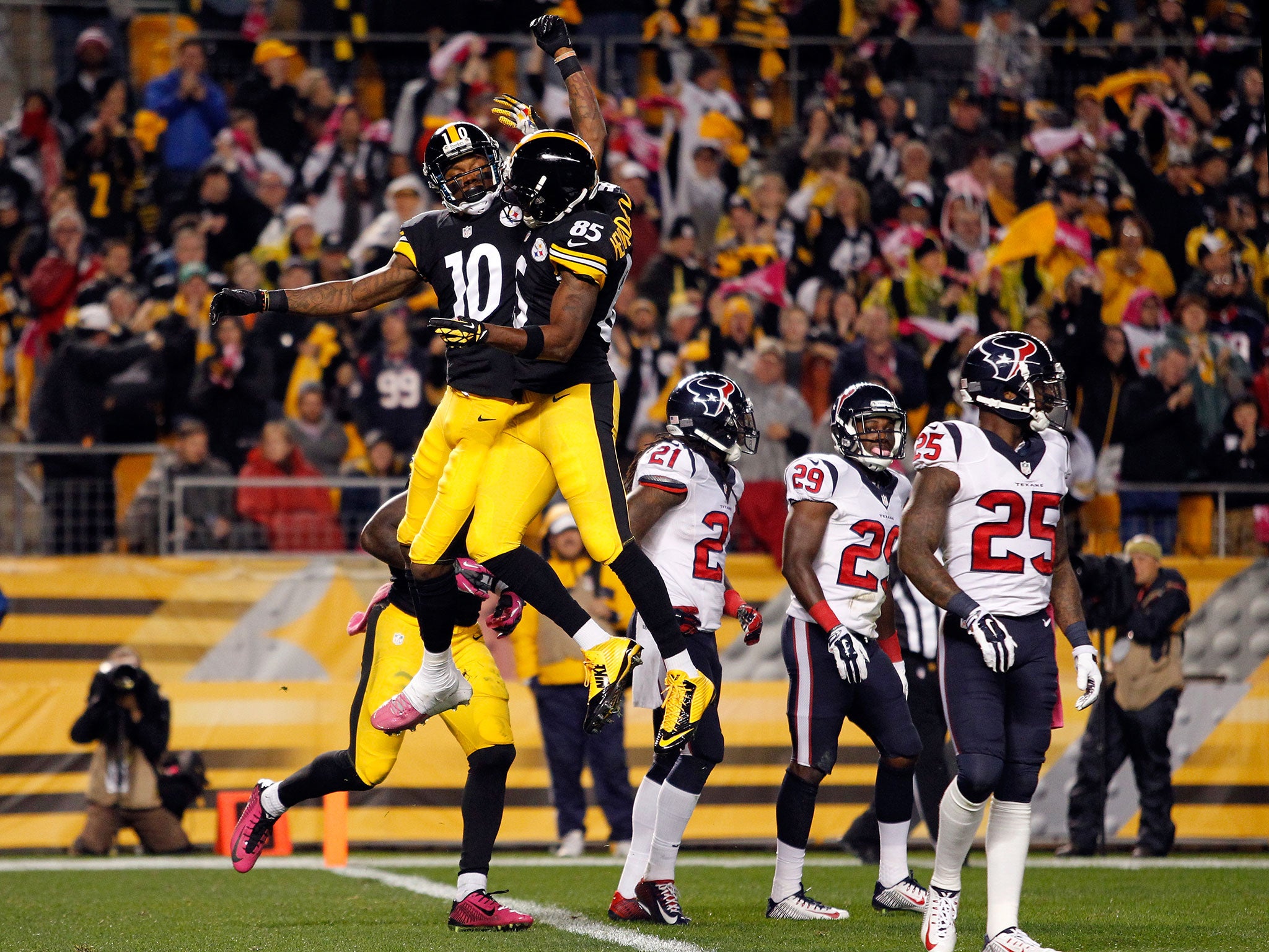 Martavis Bryant celebrates after scoring a touchdown for the Steelers