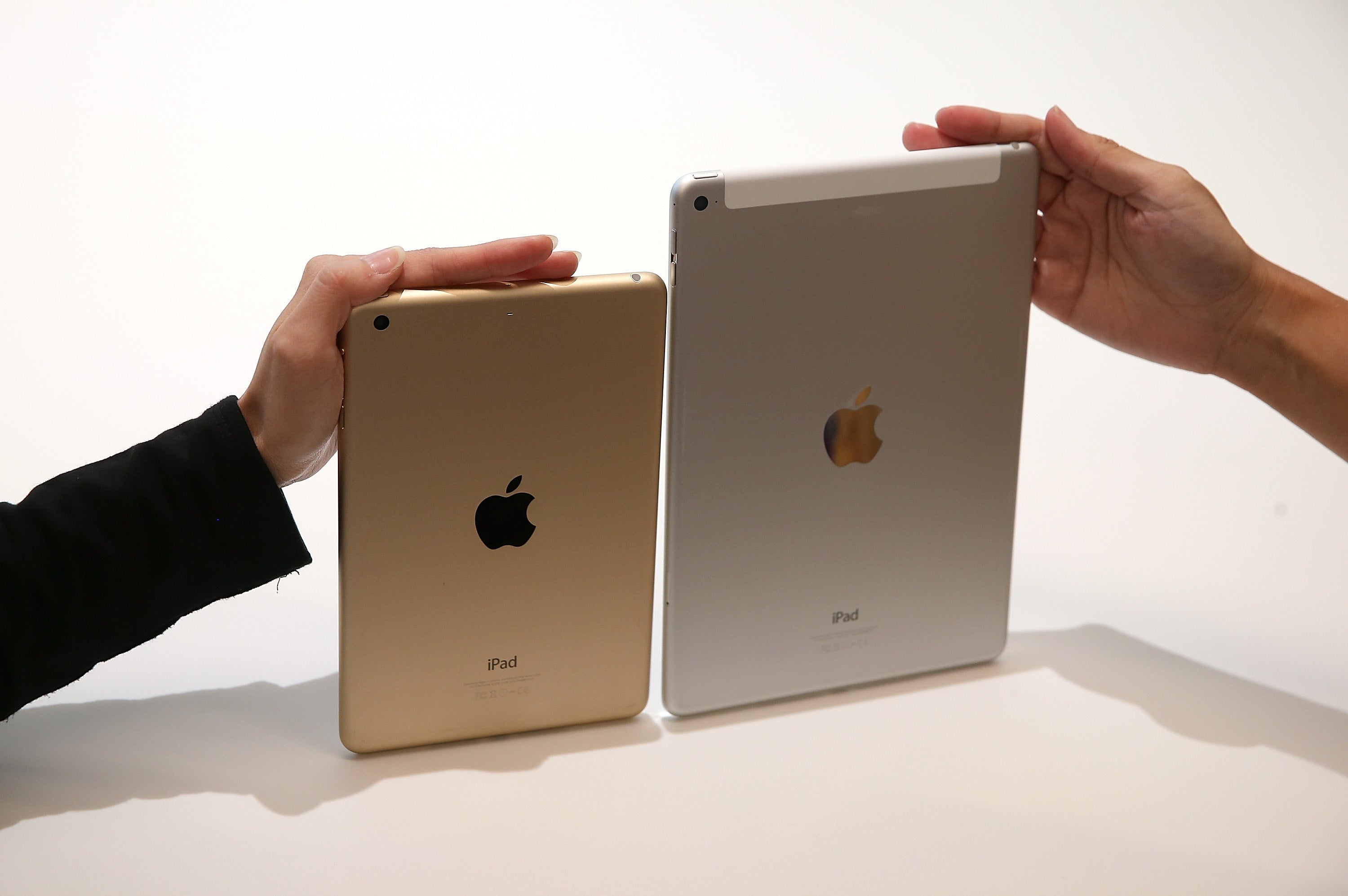 The iPad Mini 3 and iPad Air 2side by side.