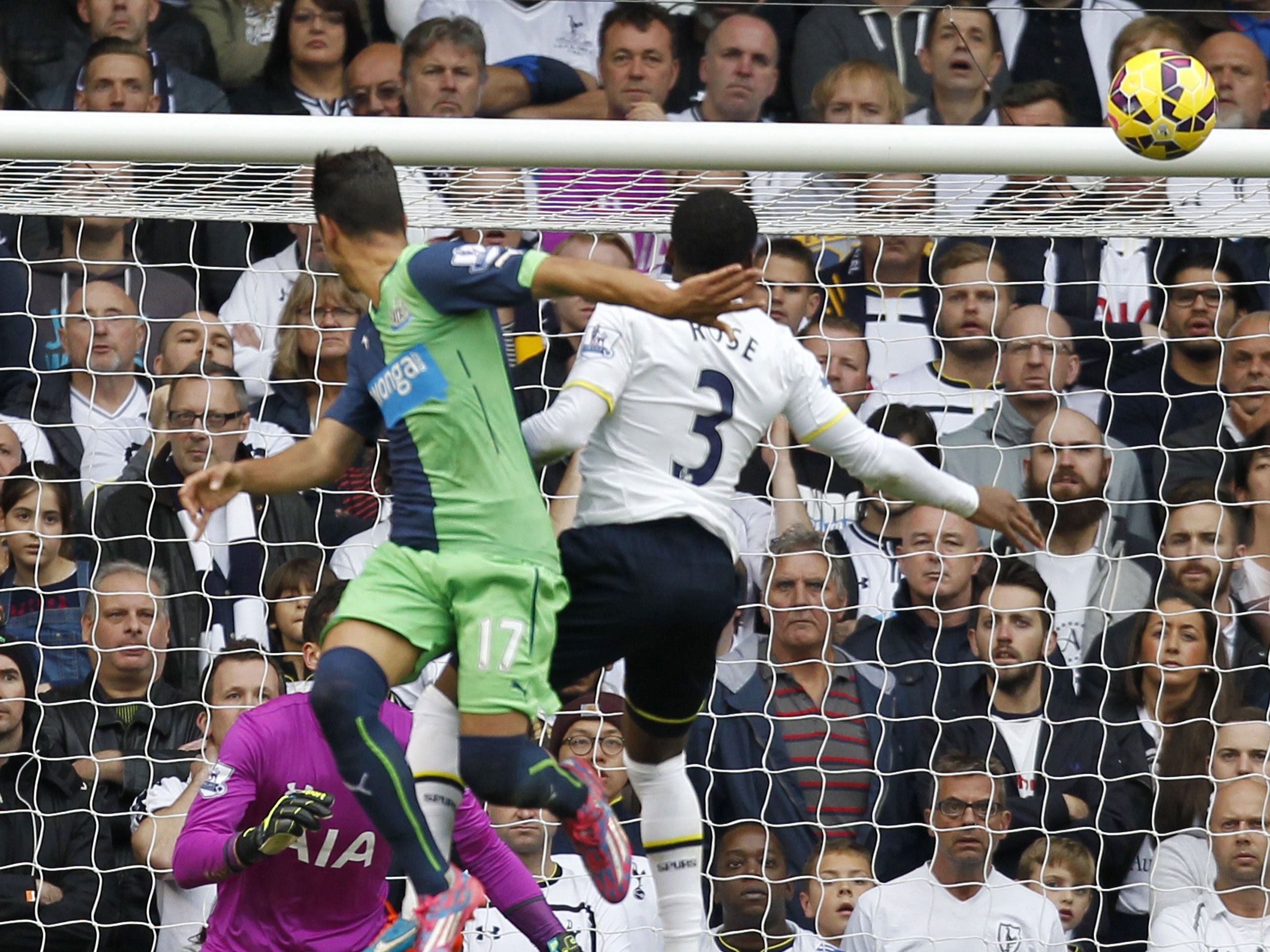 Ayoze Perez heads in the winning goal