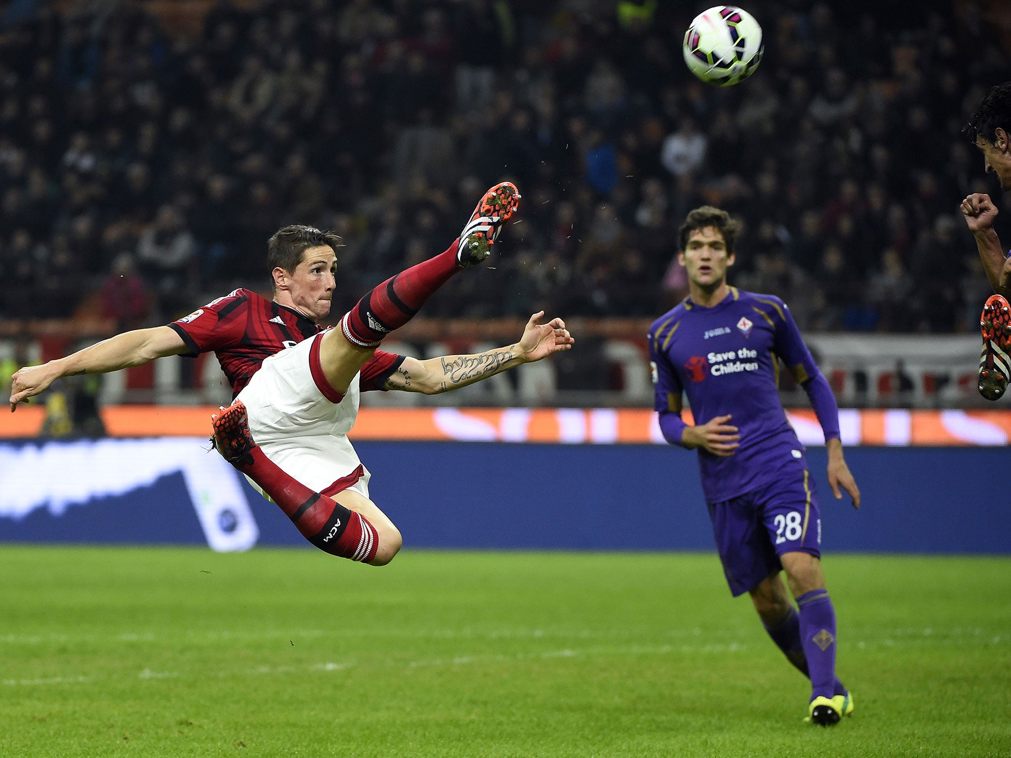 Fernando Torres goes for a scissor kick