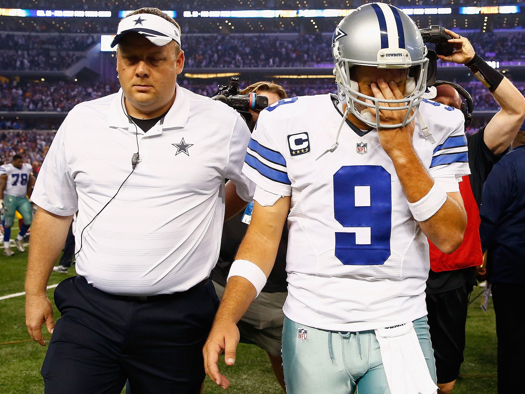 Tony Romo picked up an injury during the Cowboys' first defeat in seven matches