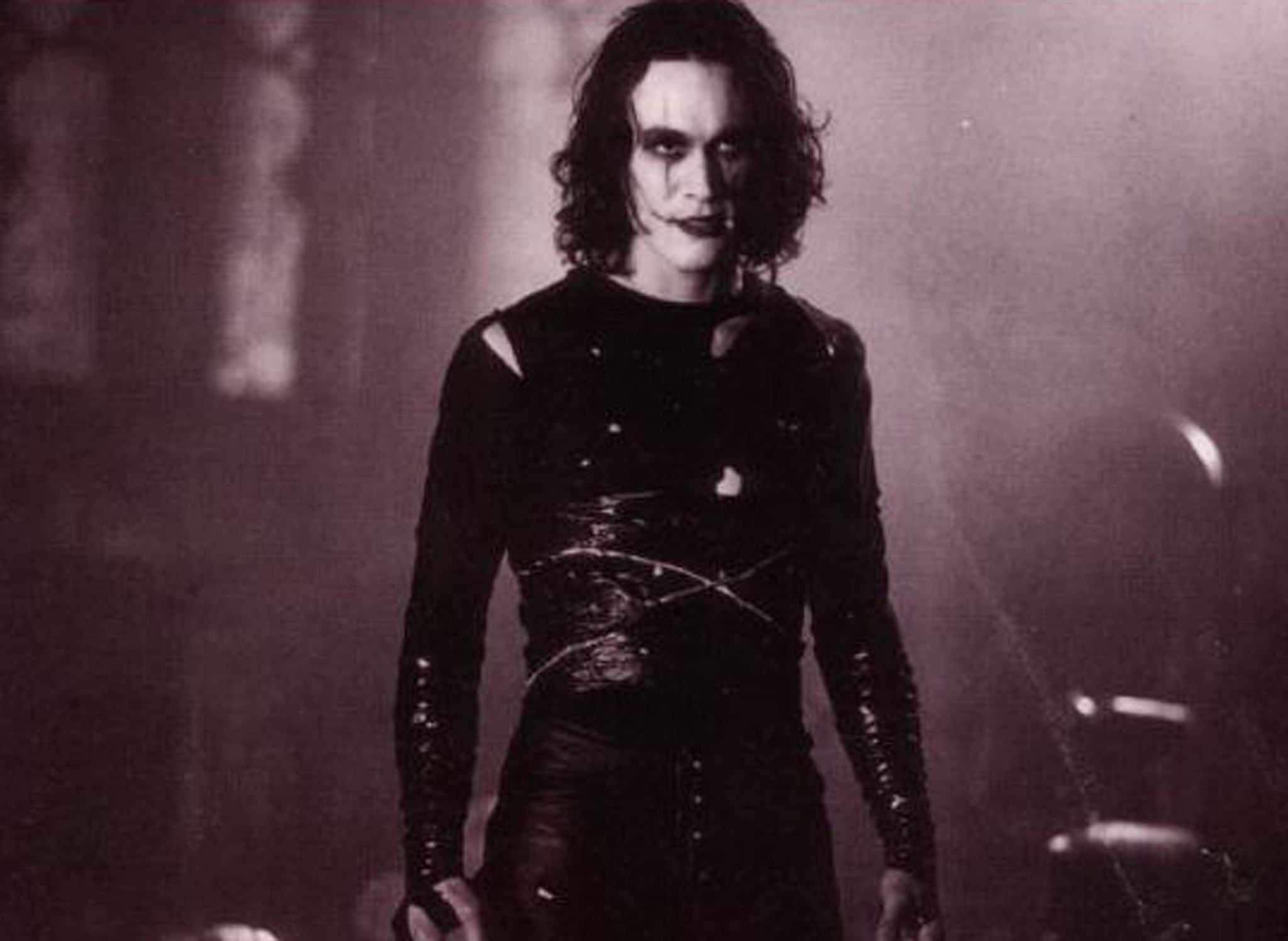 Brandon Lee stars in 1994 film The Crow